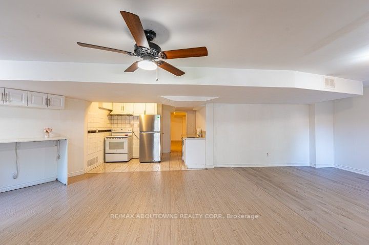 1418 Abbeywood Drive Lower unit, Oakville, ON L6M 2K4 photo 2