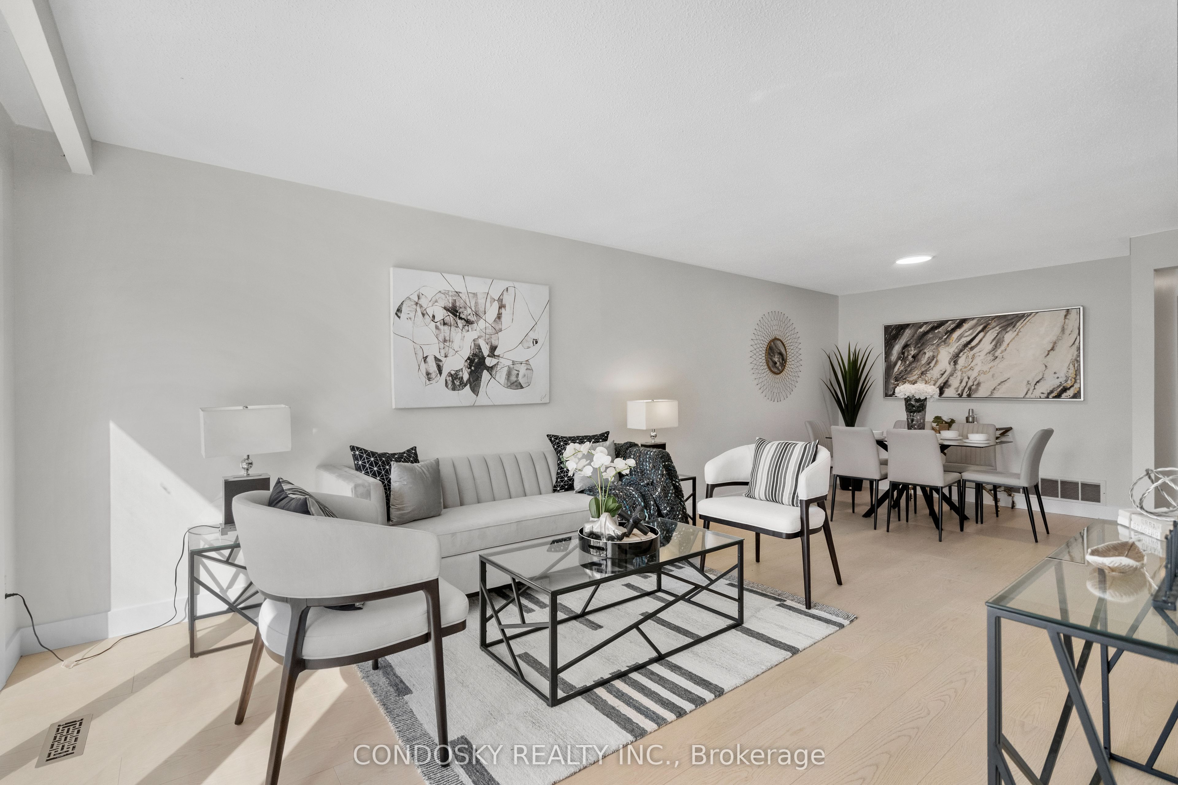 768 Annamore Road, Mississauga, ON L4Y 2V7 photo 3