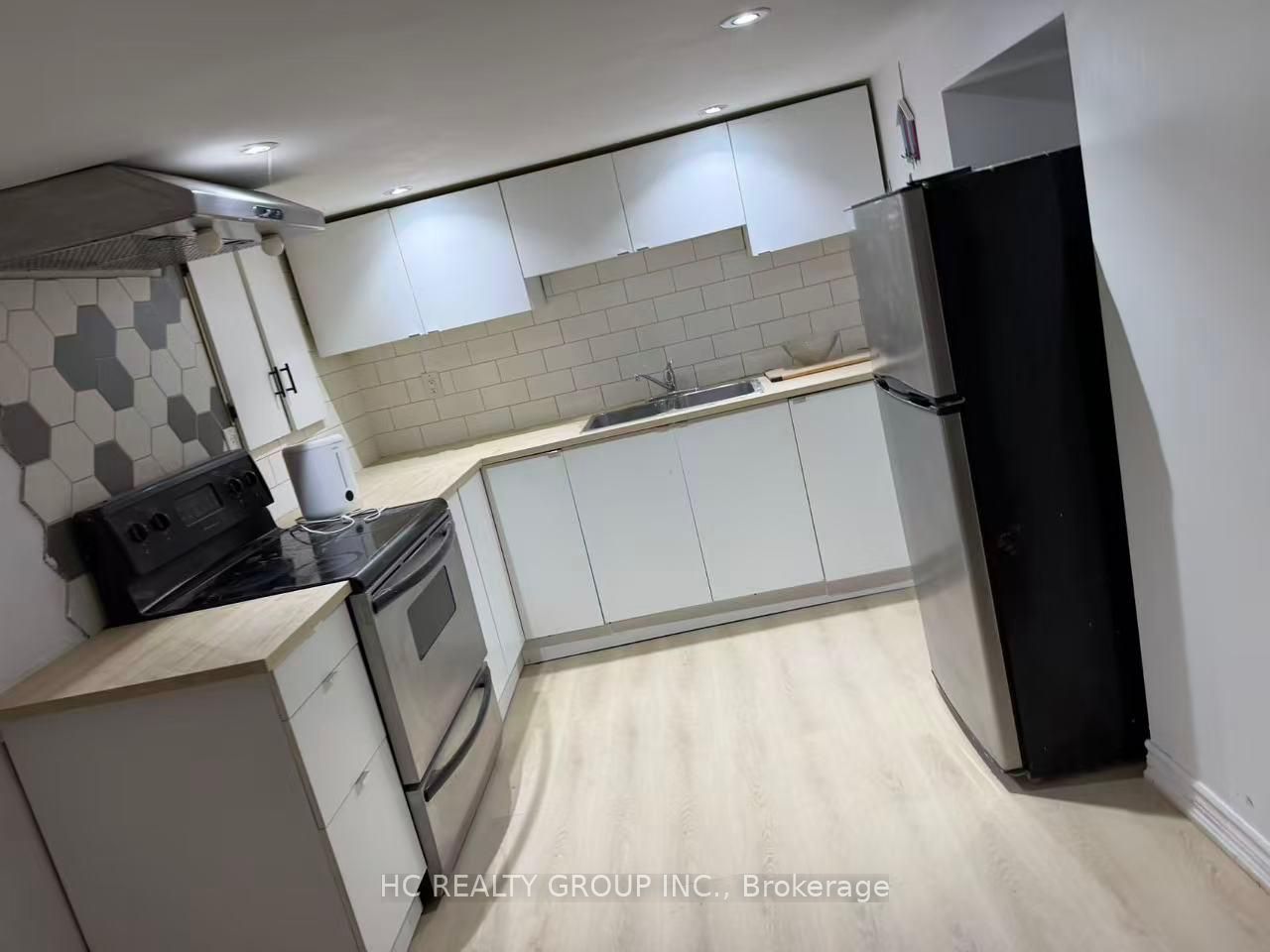25 Beechwood Avenue Lower, Toronto, ON M6N 4S9 photo 2