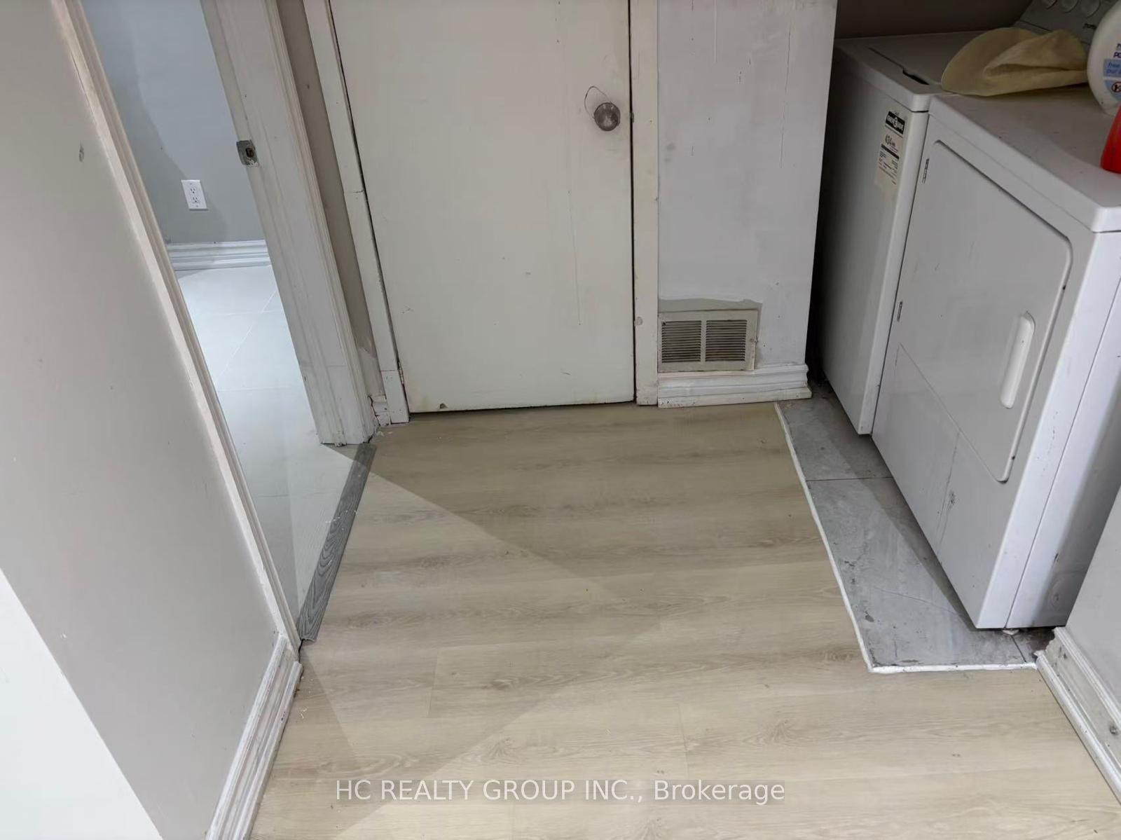 25 Beechwood Avenue Lower, Toronto, ON M6N 4S9 photo 3