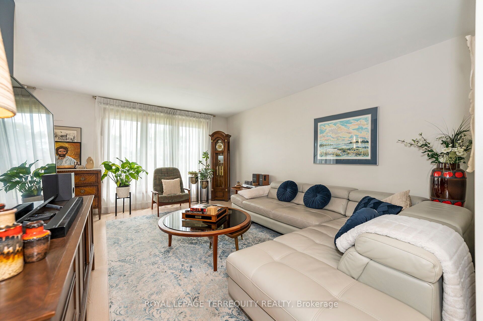120 Falstaff Avenue, Toronto, ON M6L 2E4 photo 3