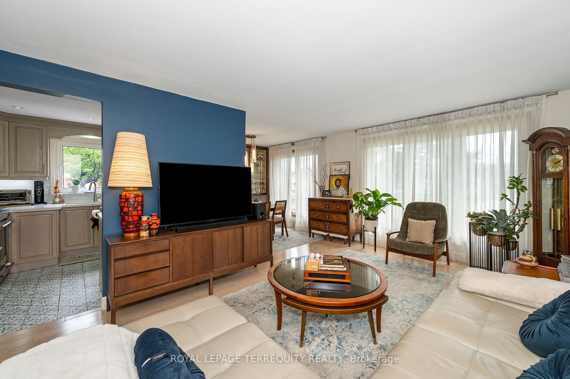 120 Falstaff Avenue, Toronto, ON M6L 2E4 photo 4
