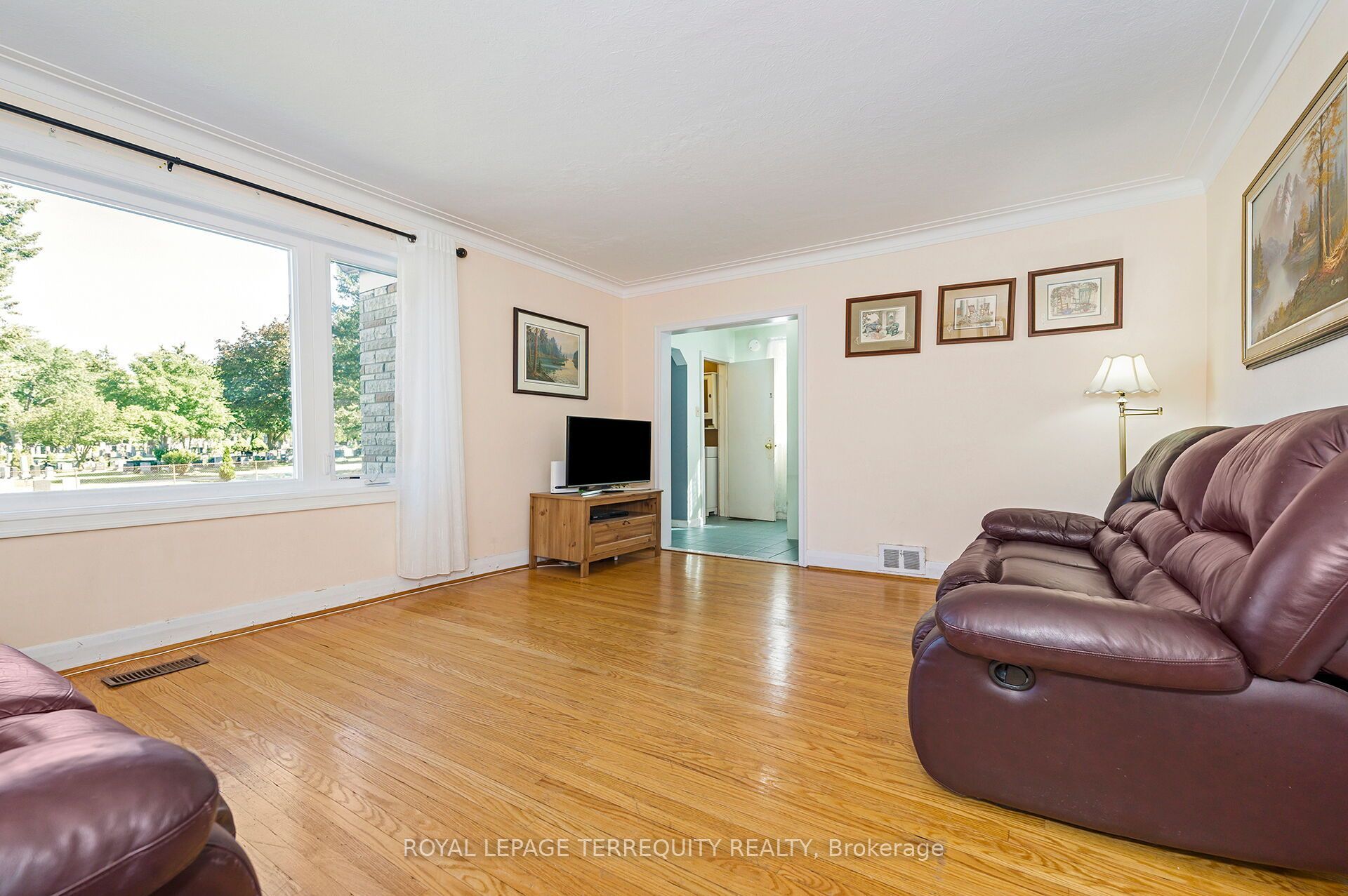 2307 Lawrence Avenue W, Toronto, ON M9P 2A7 photo 3