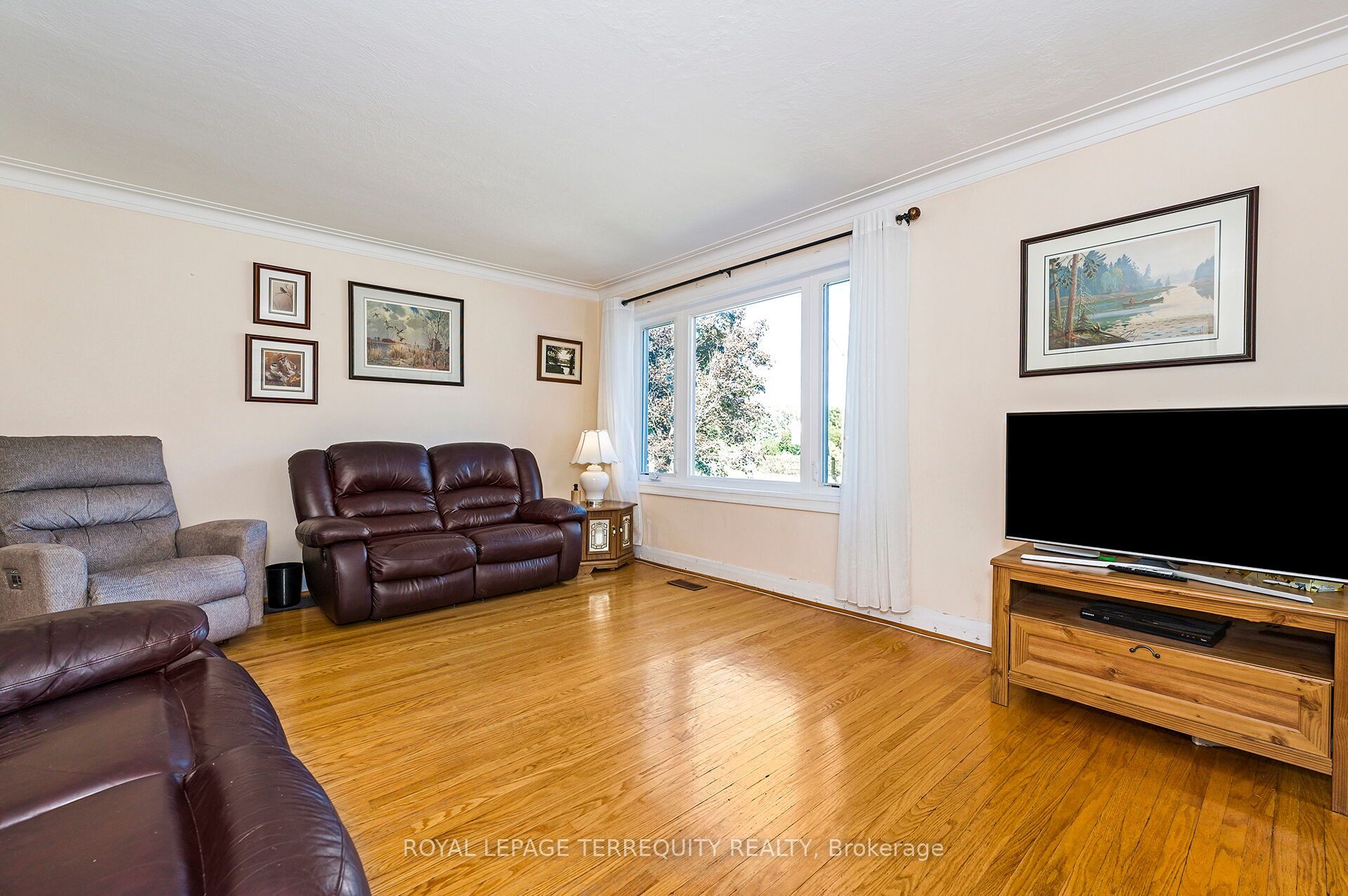 2307 Lawrence Avenue W, Toronto, ON M9P 2A7 photo 5