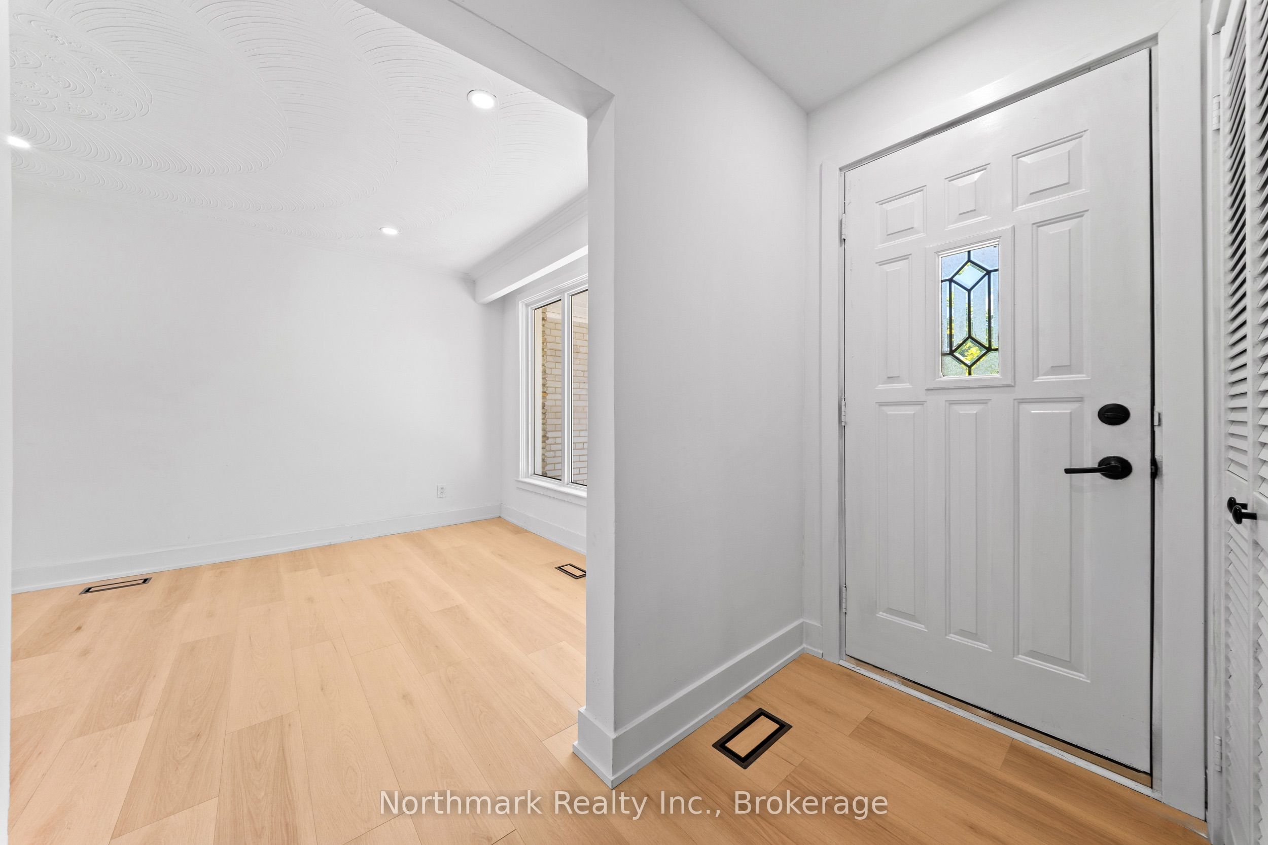 48 Benway Drive, Toronto, ON M9W 1Z3 photo 3