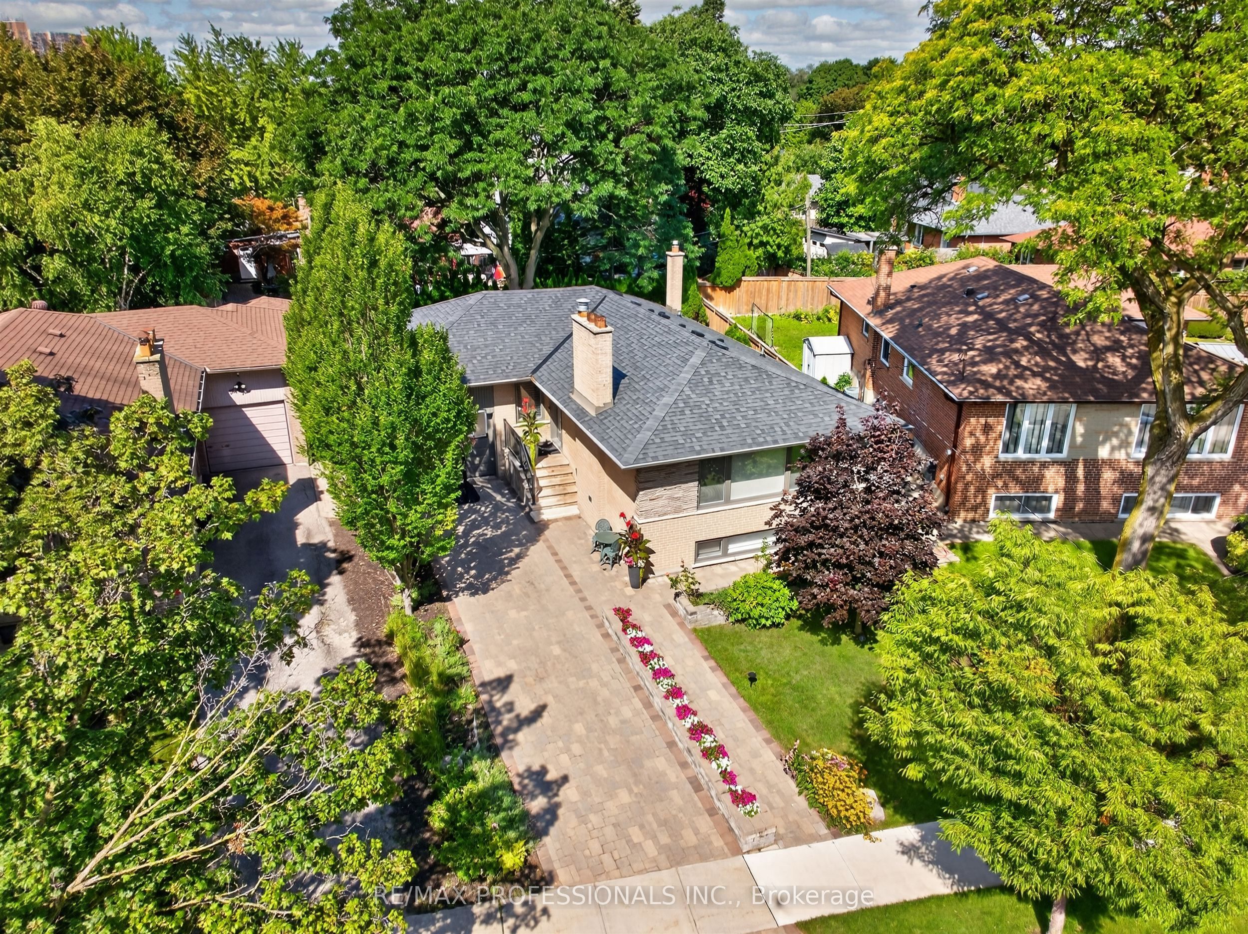57 Merrygale Crescent, Toronto, ON M9B 5N9 photo 2