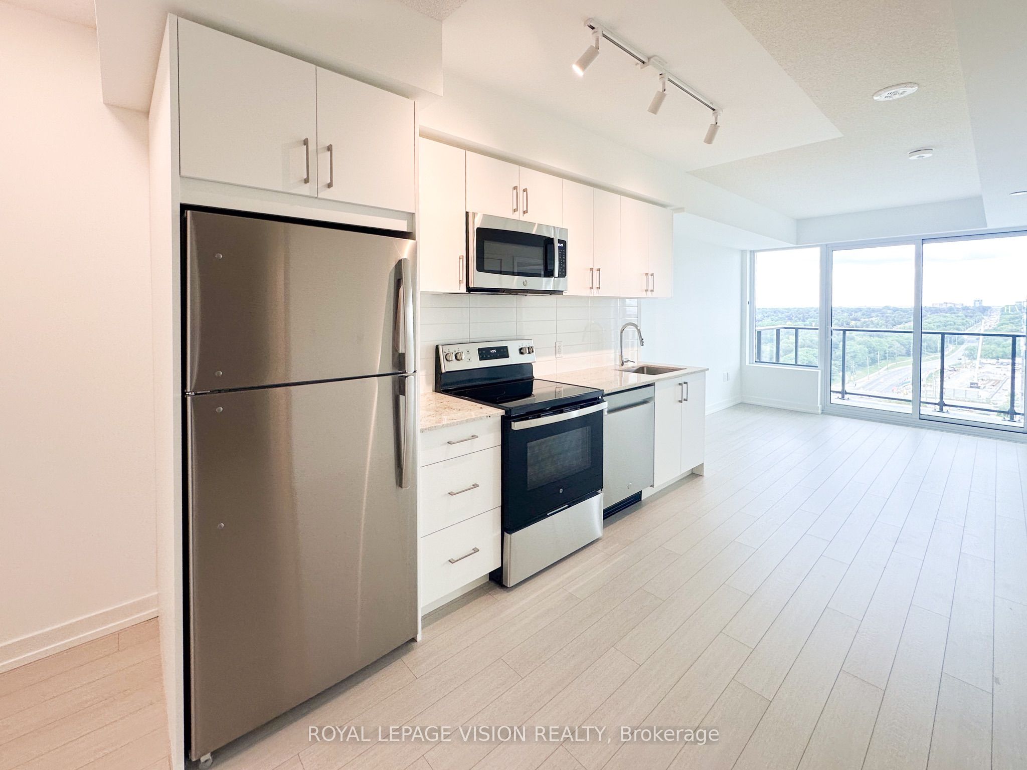 4010 Eglinton Avenue W 1411, Toronto, ON M9A 0G5 photo 2