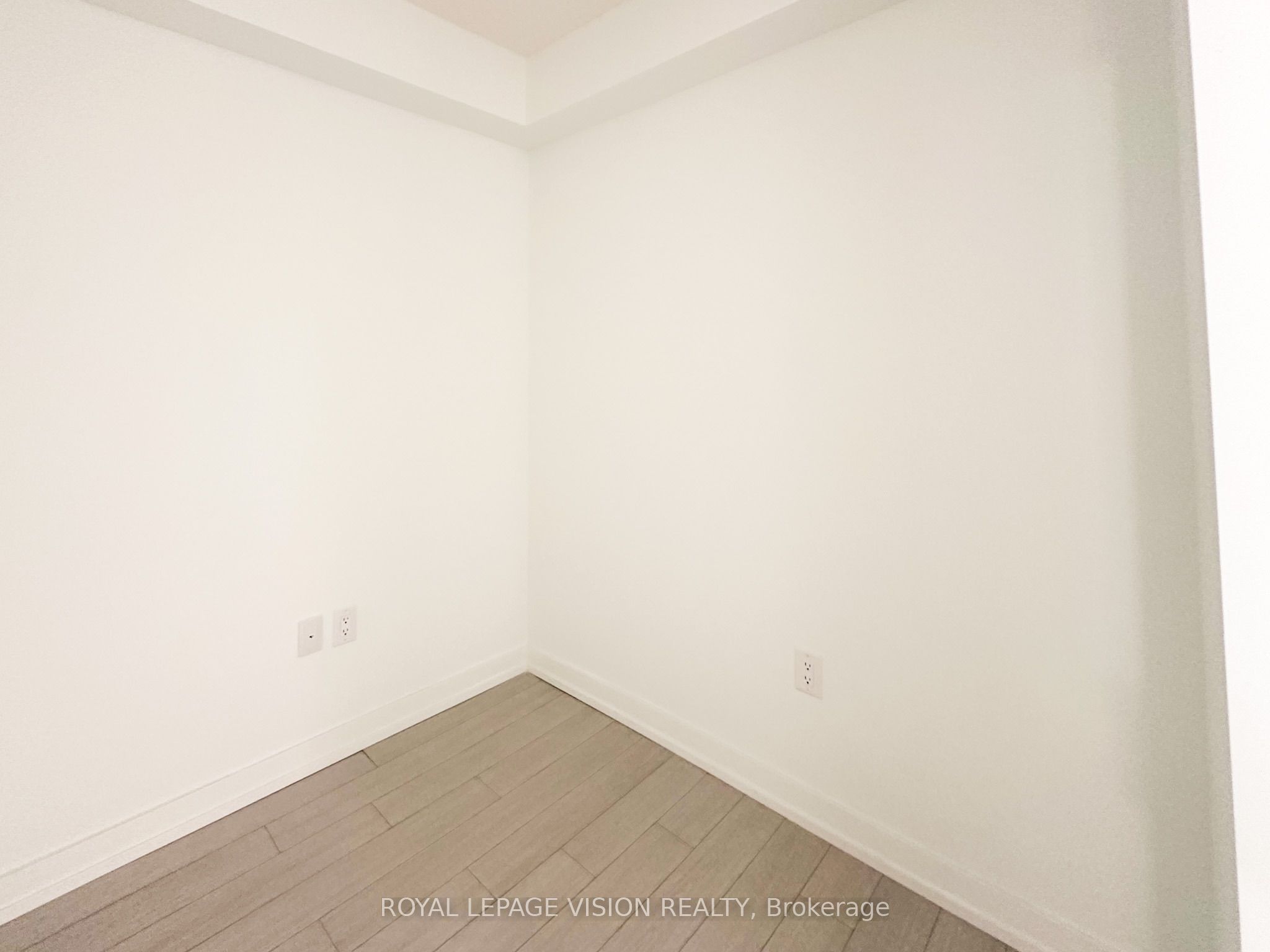 4010 Eglinton Avenue W 1411, Toronto, ON M9A 0G5 photo 3