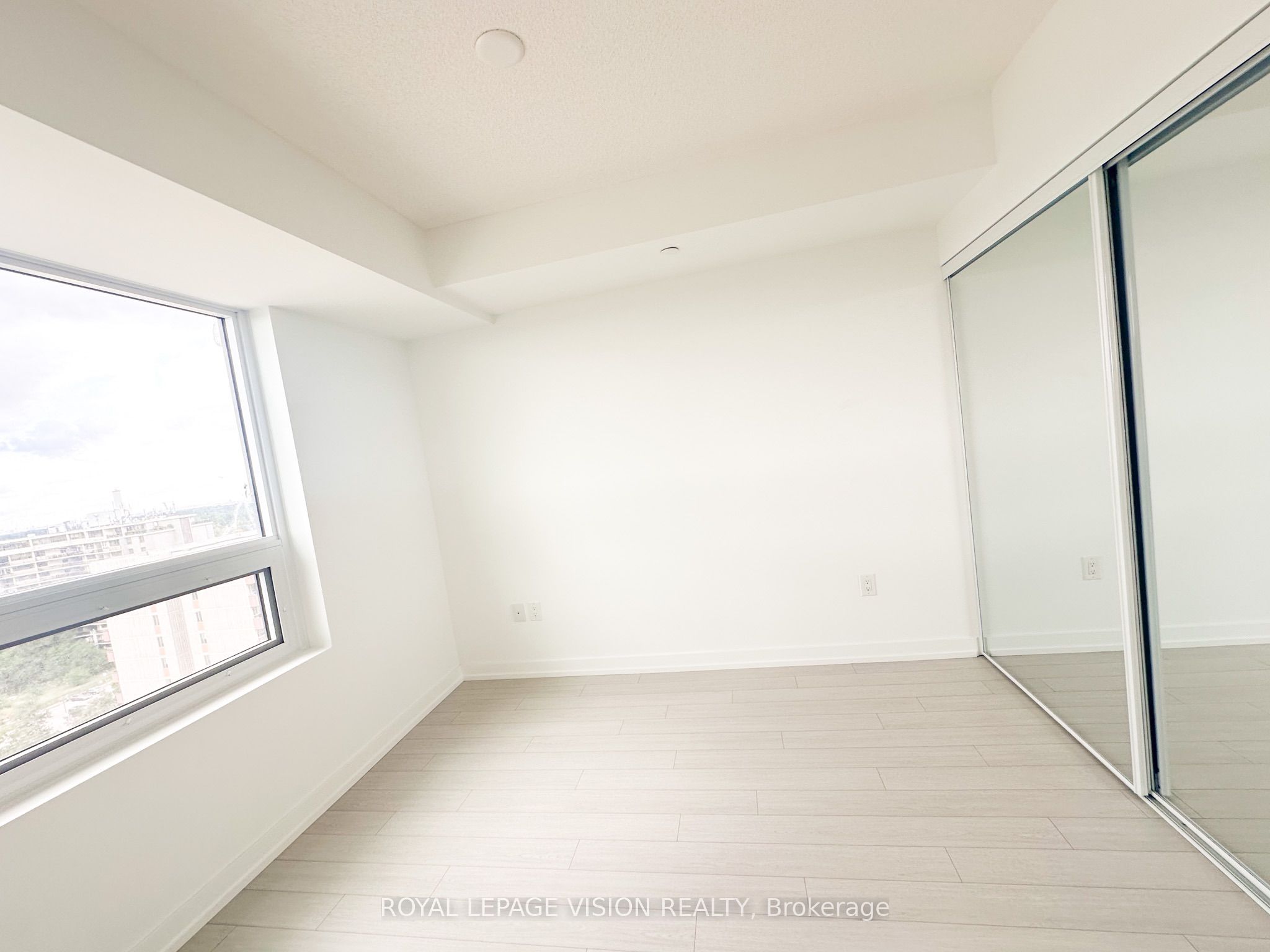 4010 Eglinton Avenue W 1411, Toronto, ON M9A 0G5 photo 5