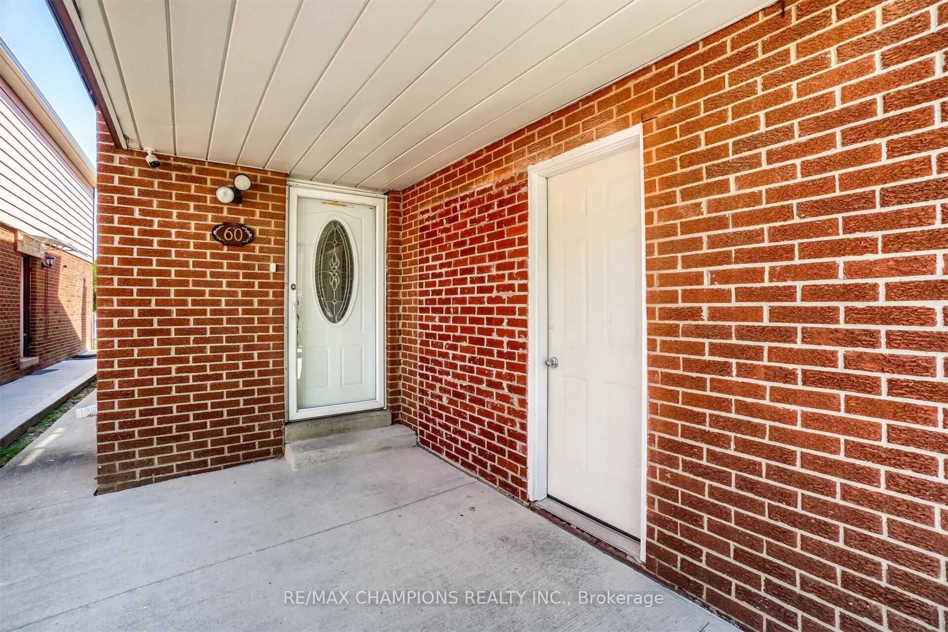 60 Banting Crescent, Brampton, ON L6Y 2K9 photo 2