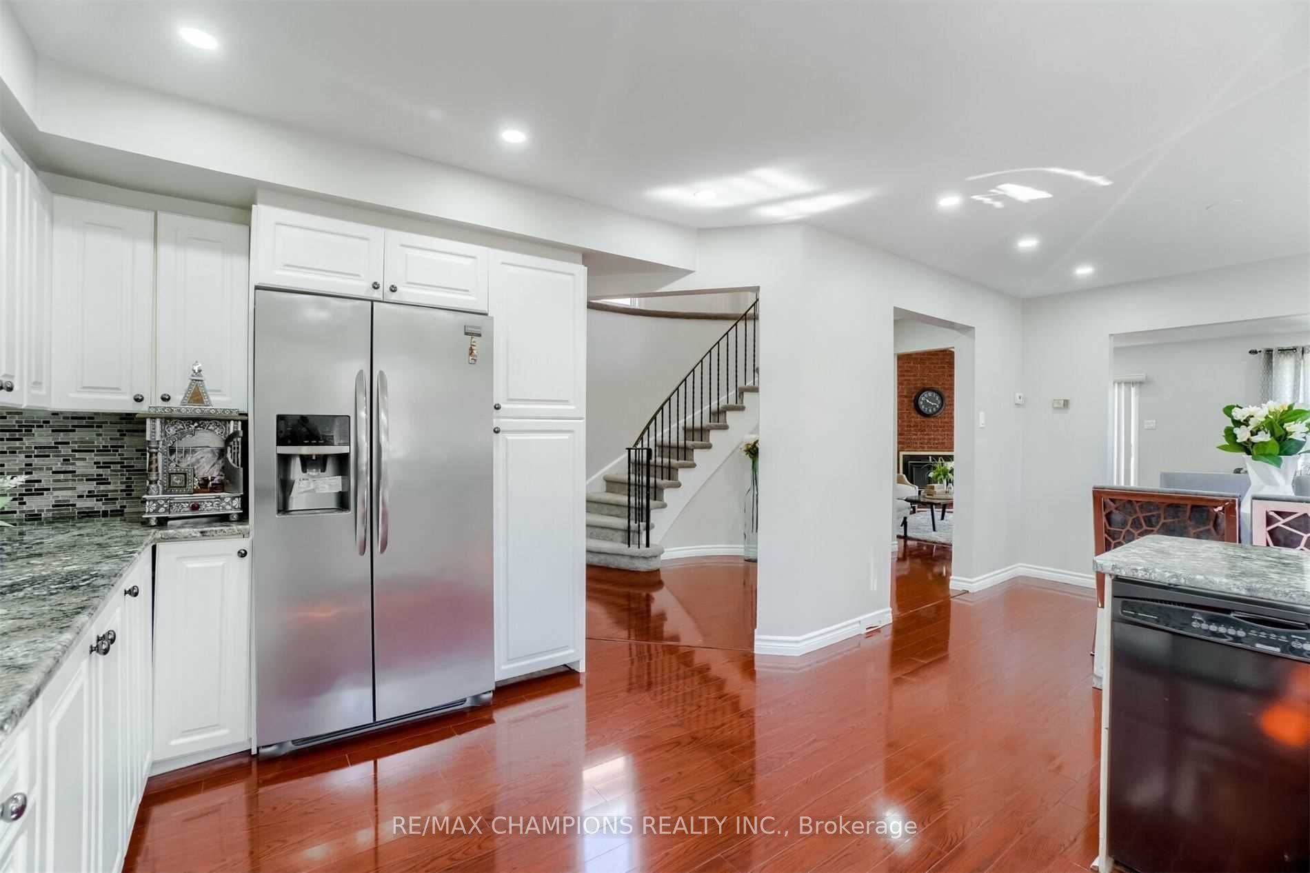 60 Banting Crescent, Brampton, ON L6Y 2K9 photo 5
