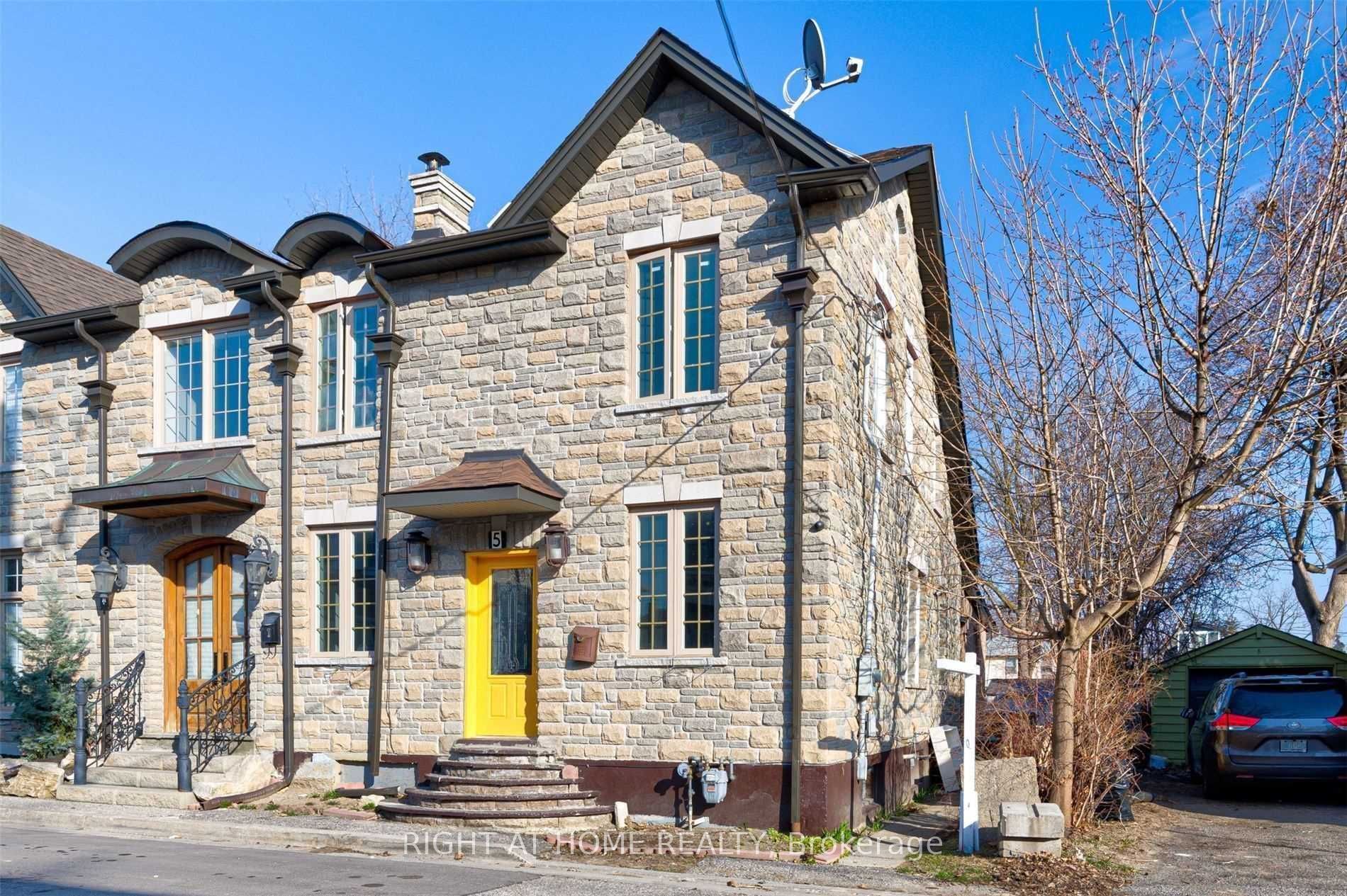 5 William Street Main Fl, Brampton, ON L6V 1L3