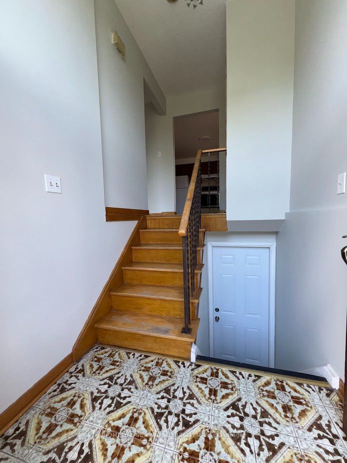 6 Privet Road, Toronto, ON M3M 1C1 photo 3