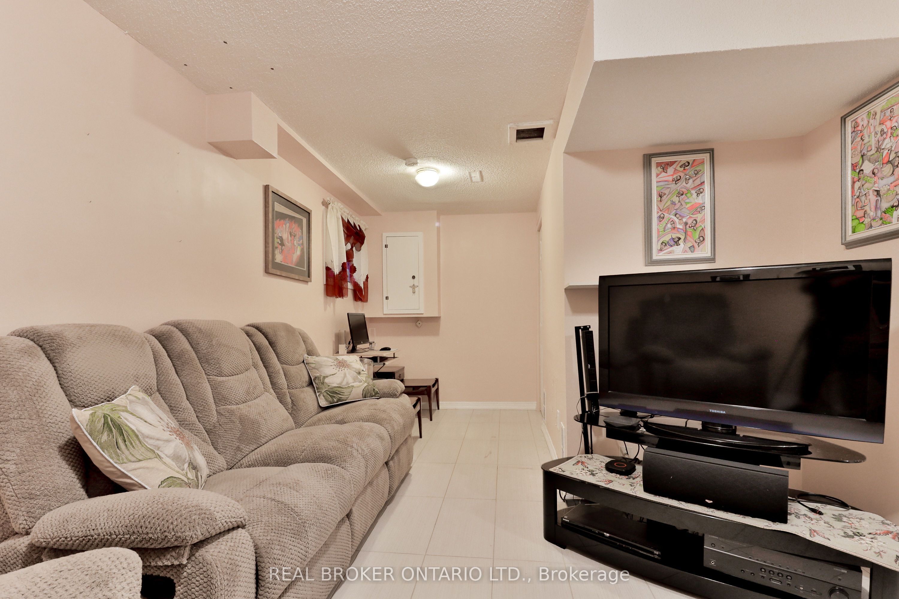 1764 Rathburn Road E 16, Mississauga, ON L4W 2N8 photo 4