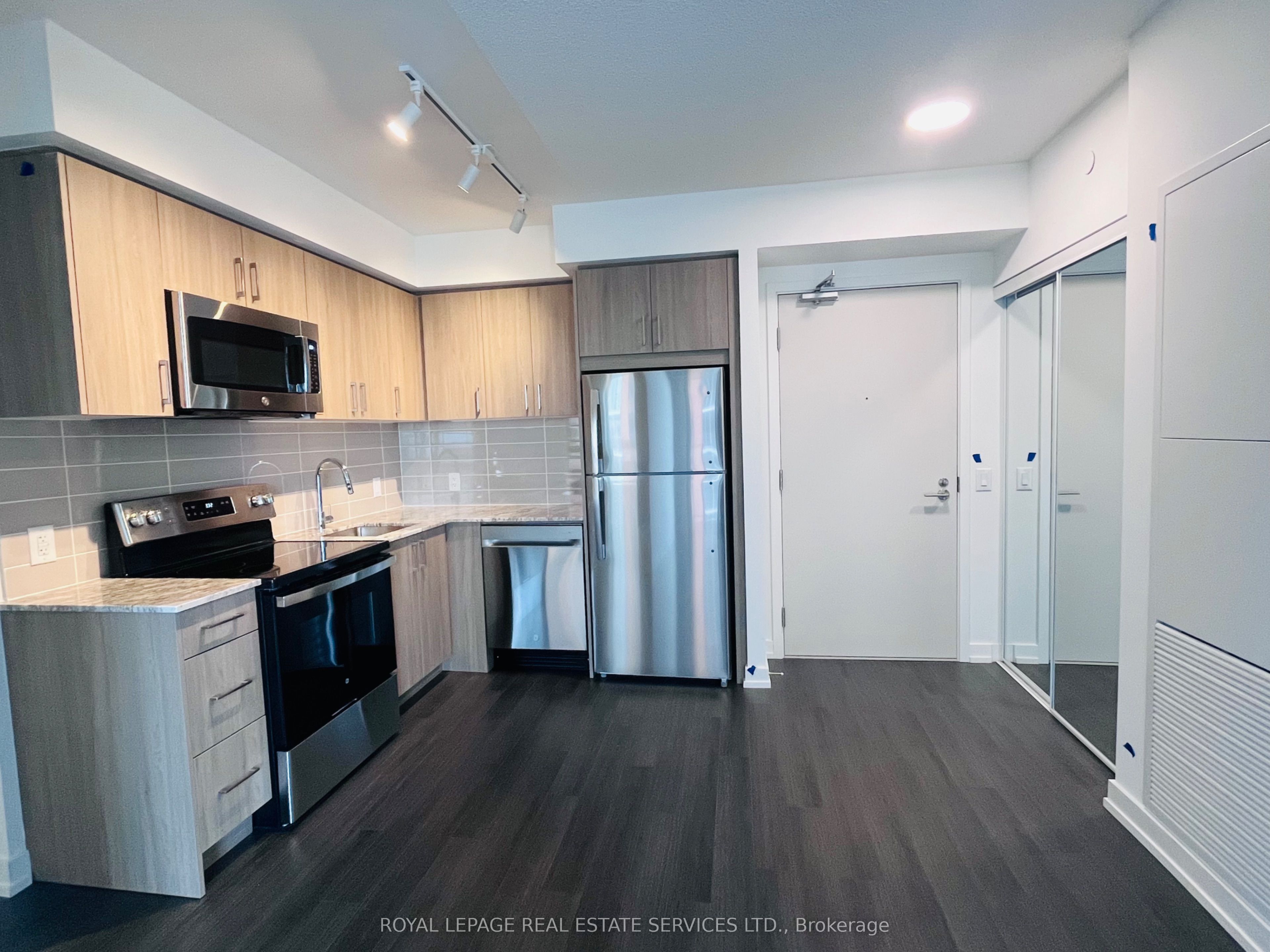 4010 Eglinton Avenue W 1422, Toronto, ON M9A 0G5 photo 4