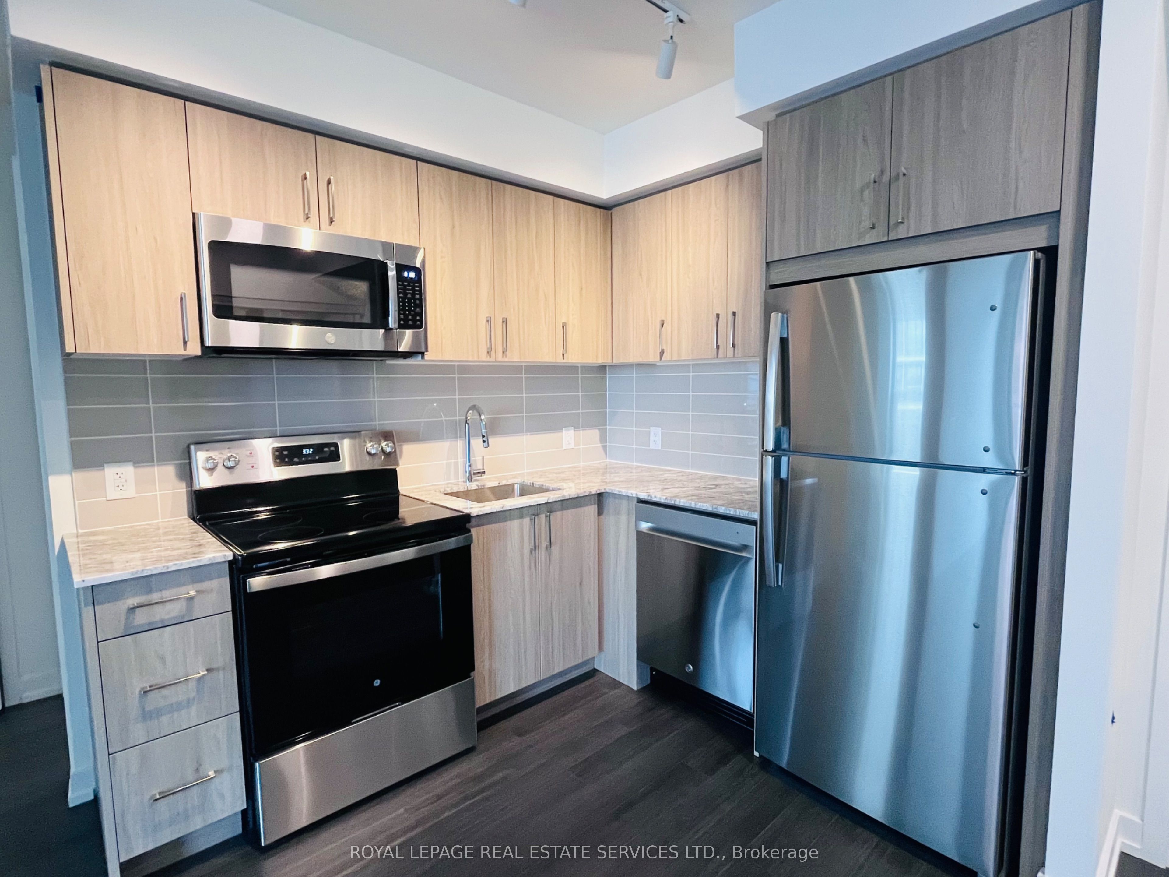 4010 Eglinton Avenue W 1422, Toronto, ON M9A 0G5 photo 5