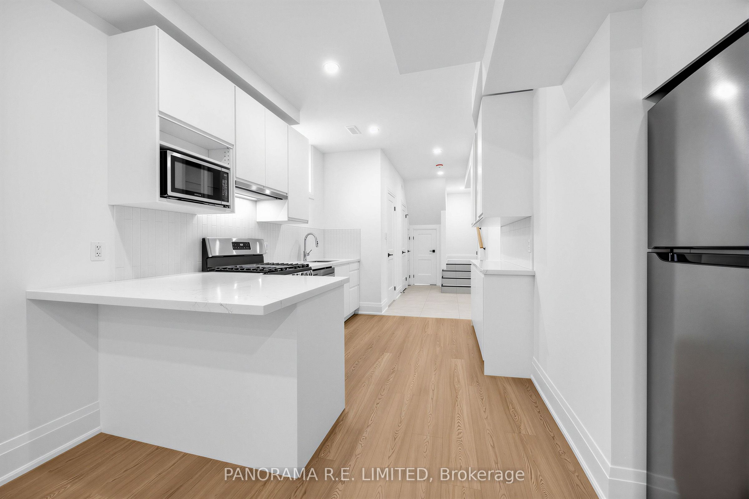 606 Abana Road Lower, Mississauga, ON L5A 1H4 photo 4
