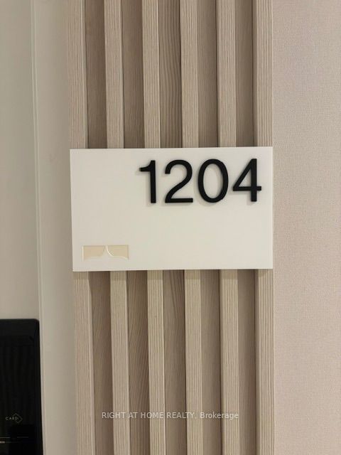 28 Ann Street 1204, Mississauga, ON L5G 0E1