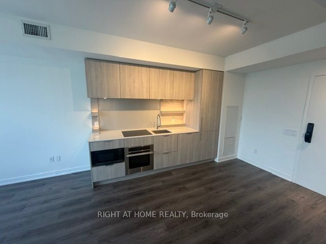 28 Ann Street 1204, Mississauga, ON L5G 0E1 photo 5