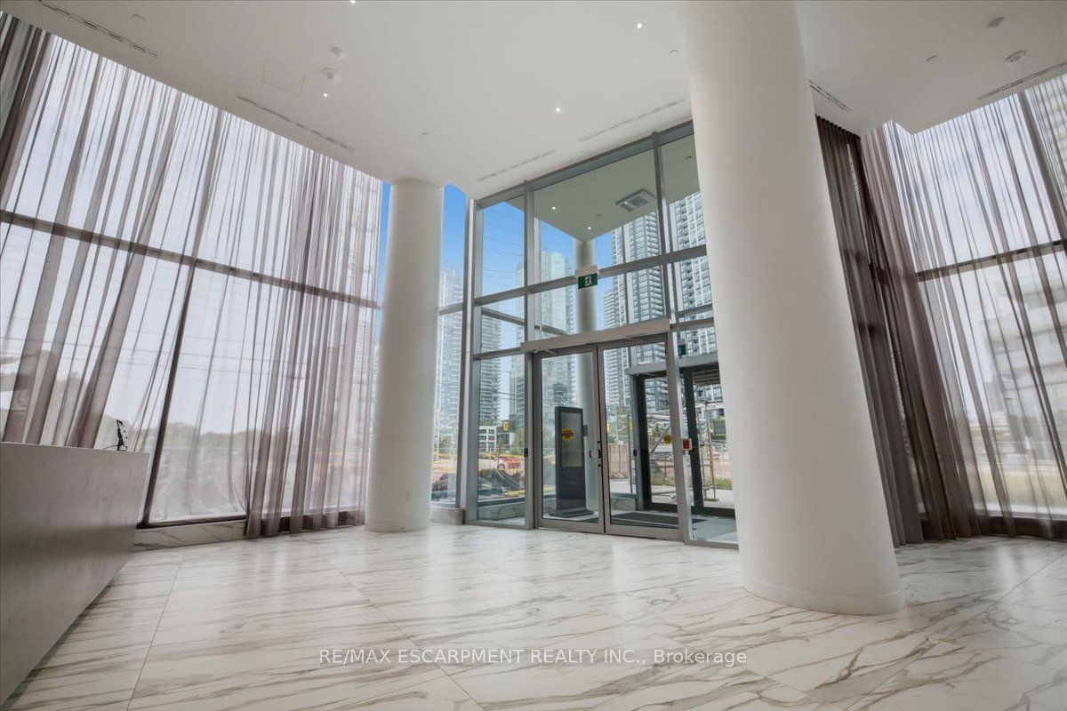 448 Burnhamthorpe Road W 514, Mississauga, ON L5B 0R4 photo 4