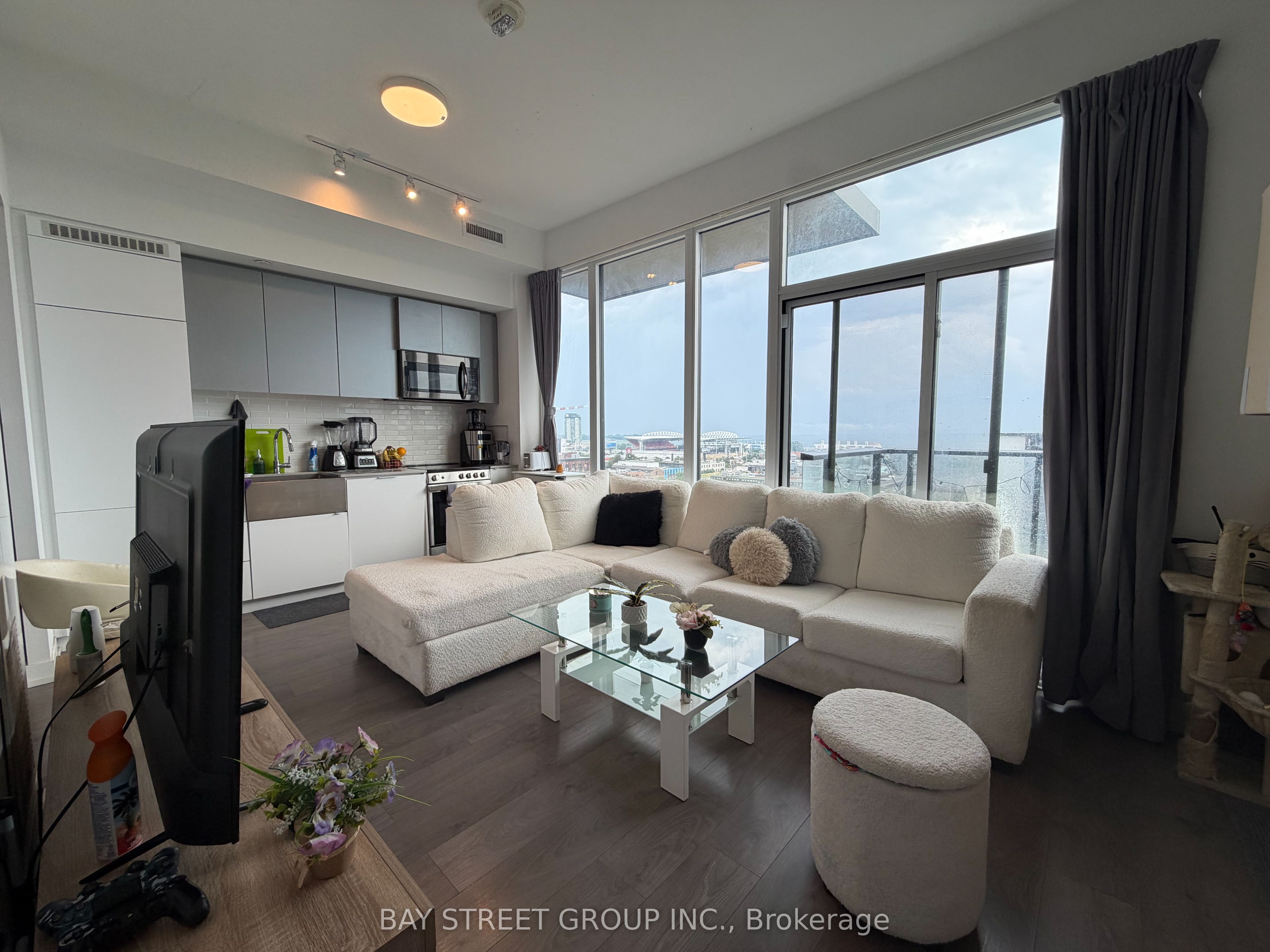 270 Dufferin Street 1105, Toronto, ON M6K 1G3 photo 4