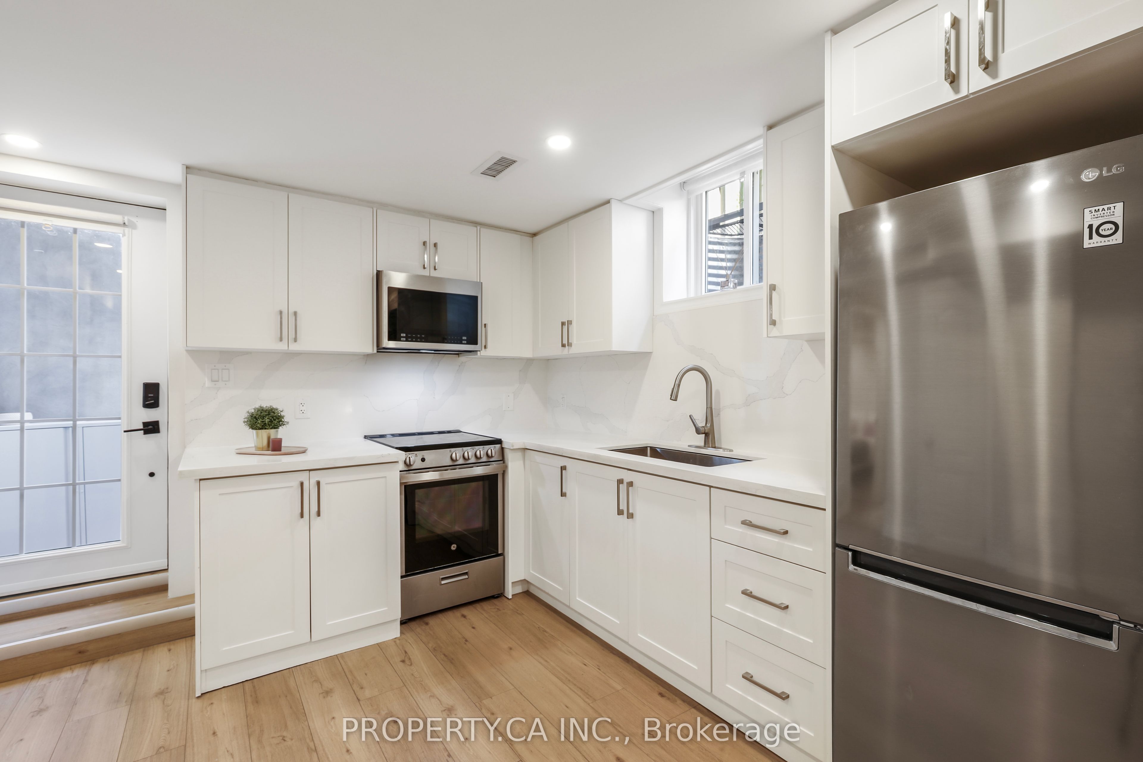 891 Willowbank Trail Lower, Mississauga, ON L4W 3M2 photo 5