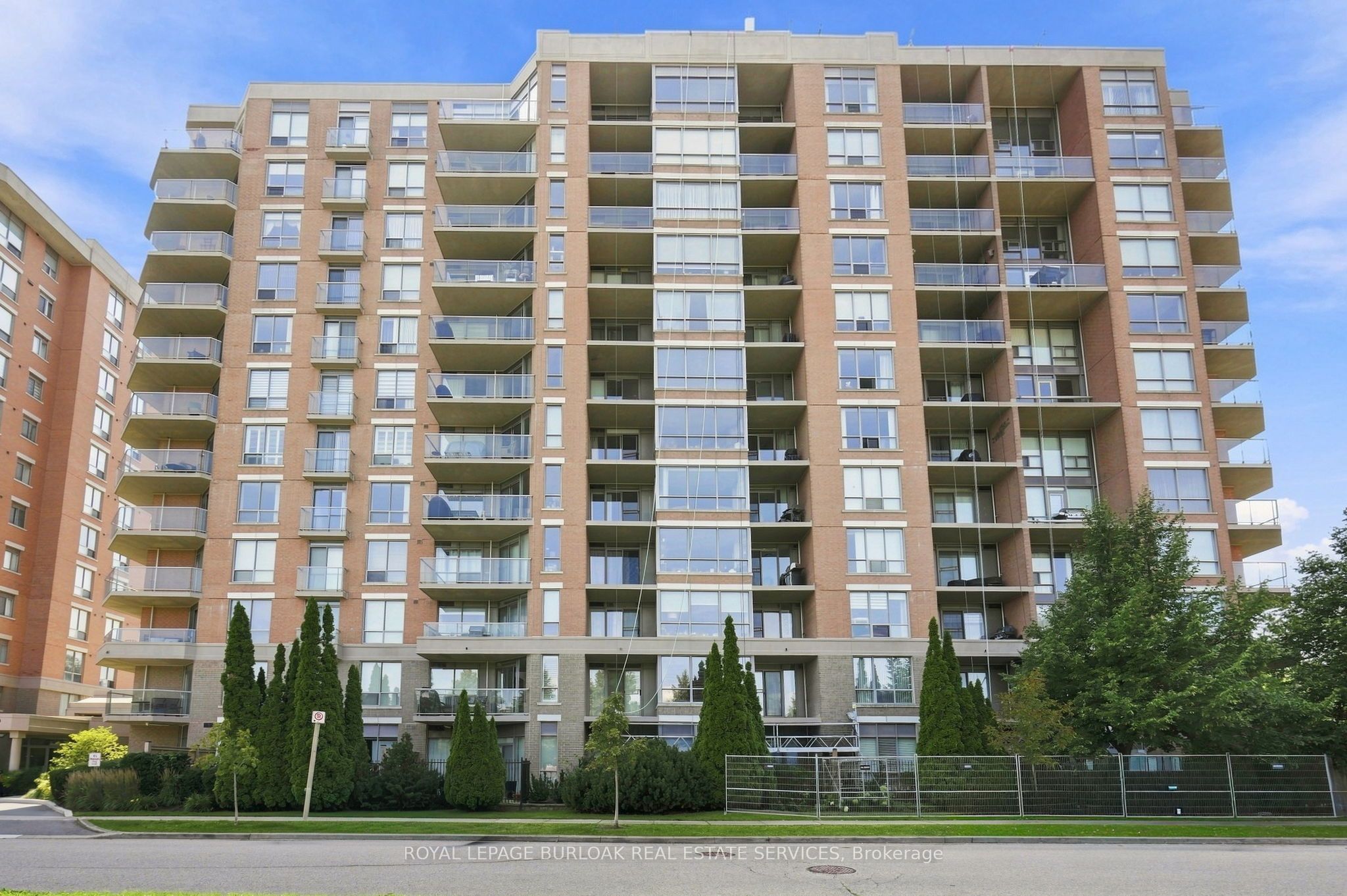 1150 Parkwest Place 301, Mississauga, ON L5E 3K4 photo 2