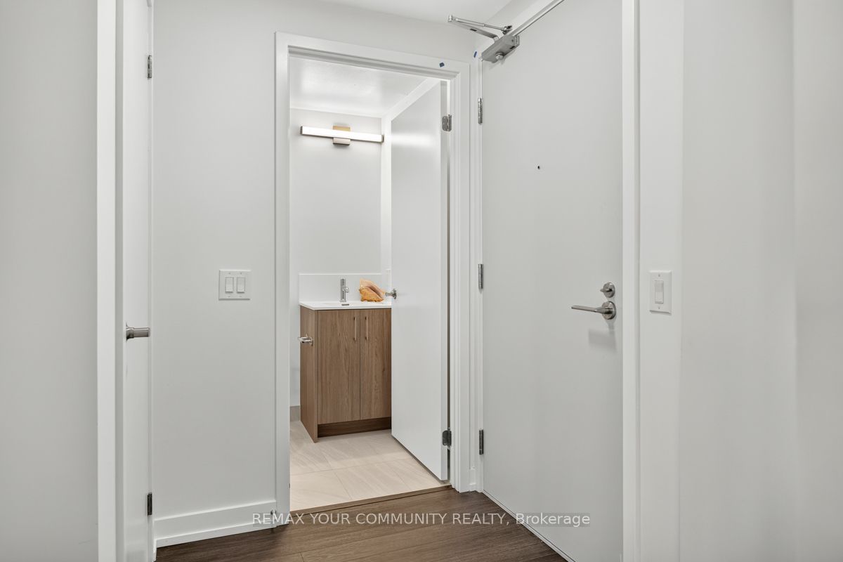 4010 Eglinton Avenue 1602, Toronto, ON M9A 0G5 photo 3