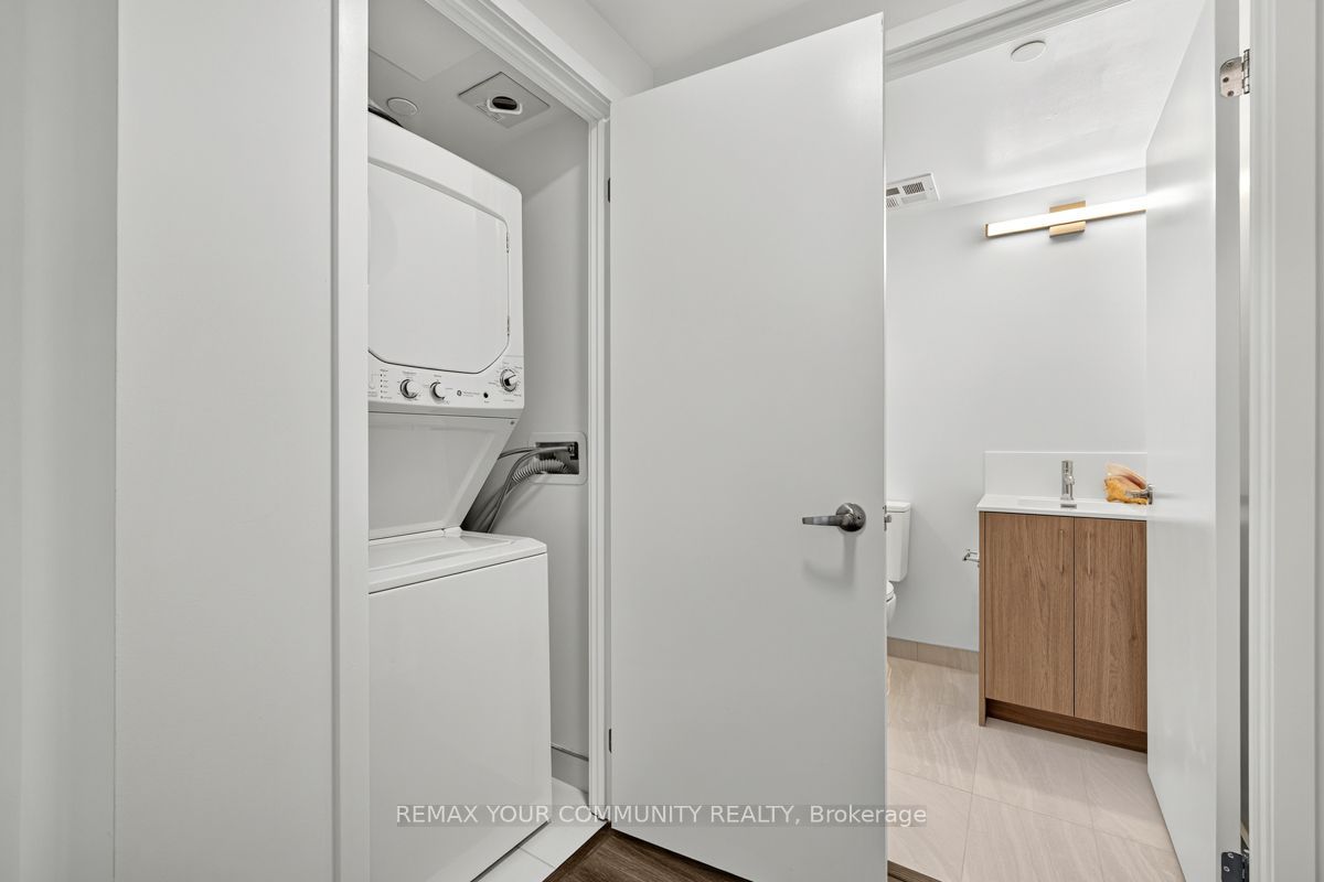 4010 Eglinton Avenue 1602, Toronto, ON M9A 0G5 photo 4