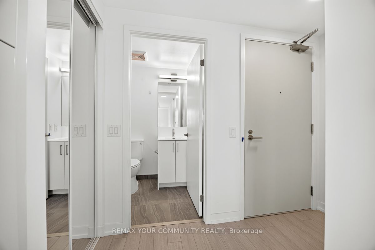 4010 Eglinton Avenue W 1504, Toronto, ON M9A 0G5 photo 3