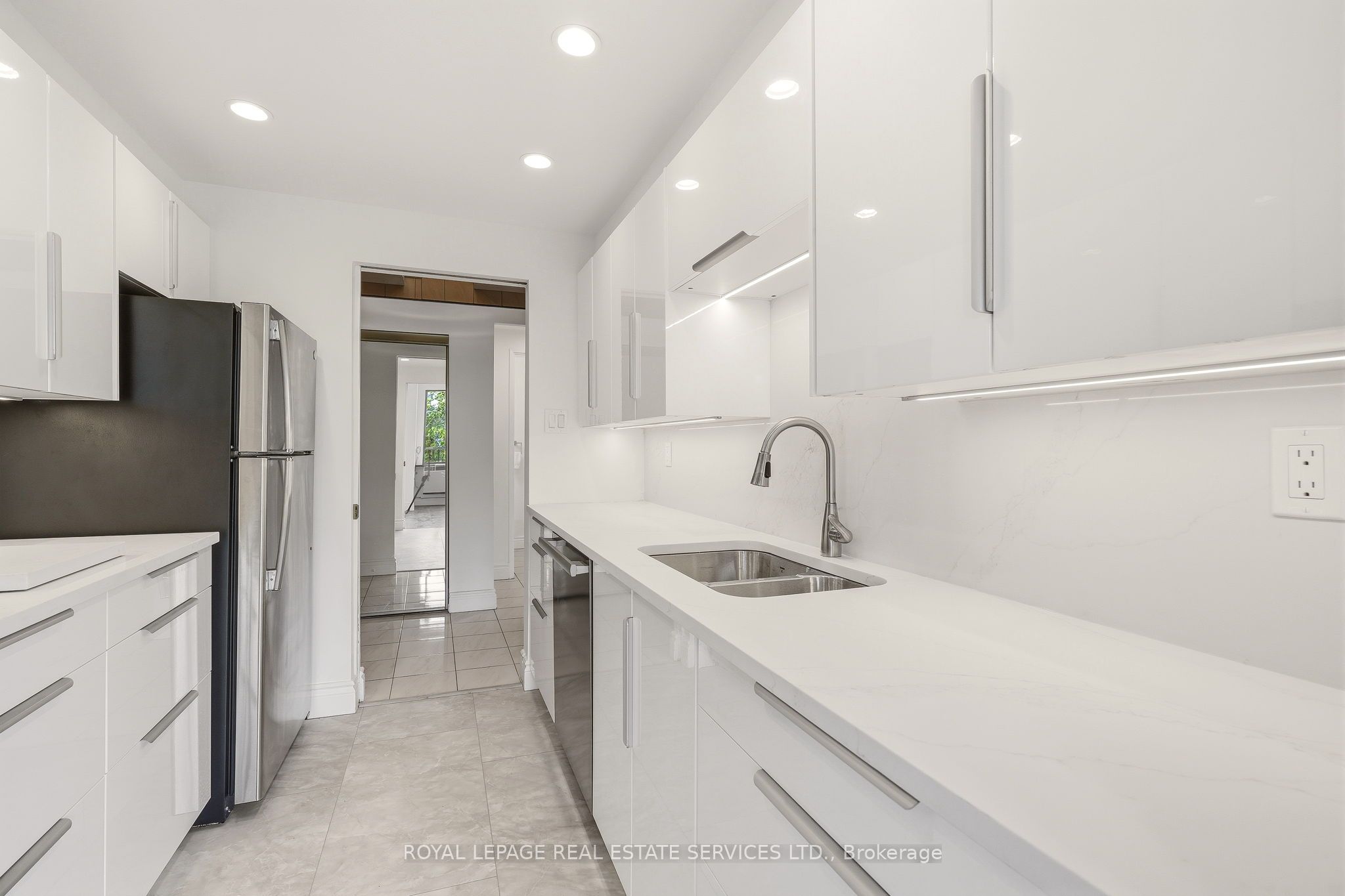 162 Reynolds Street 301, Oakville, ON L6J 3K9 photo 5