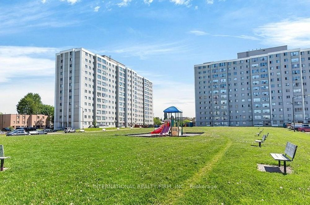 50 Lotherton Pathway 1111, Toronto, ON M6B 2G8 photo 3