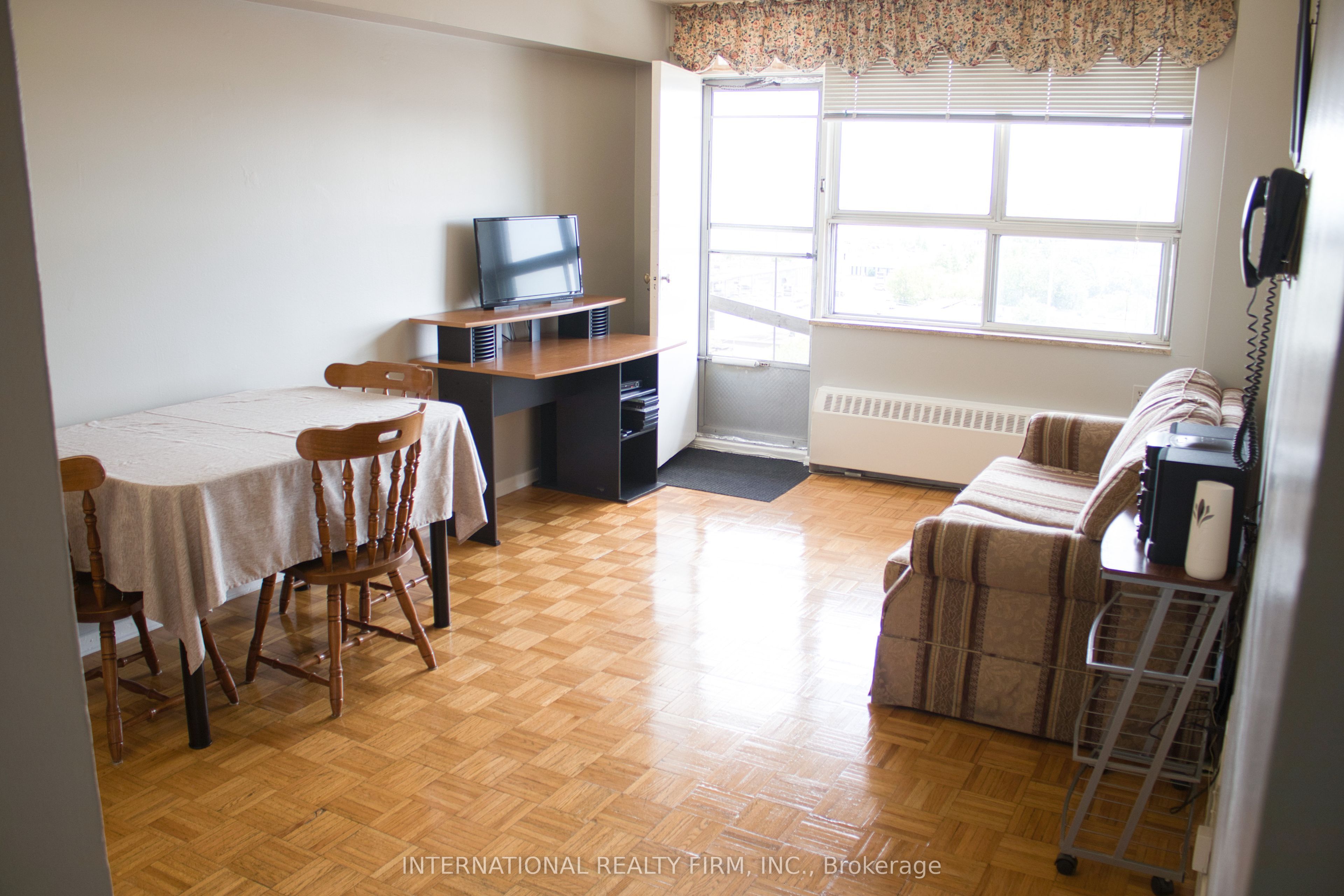 50 Lotherton Pathway 1111, Toronto, ON M6B 2G8 photo 5