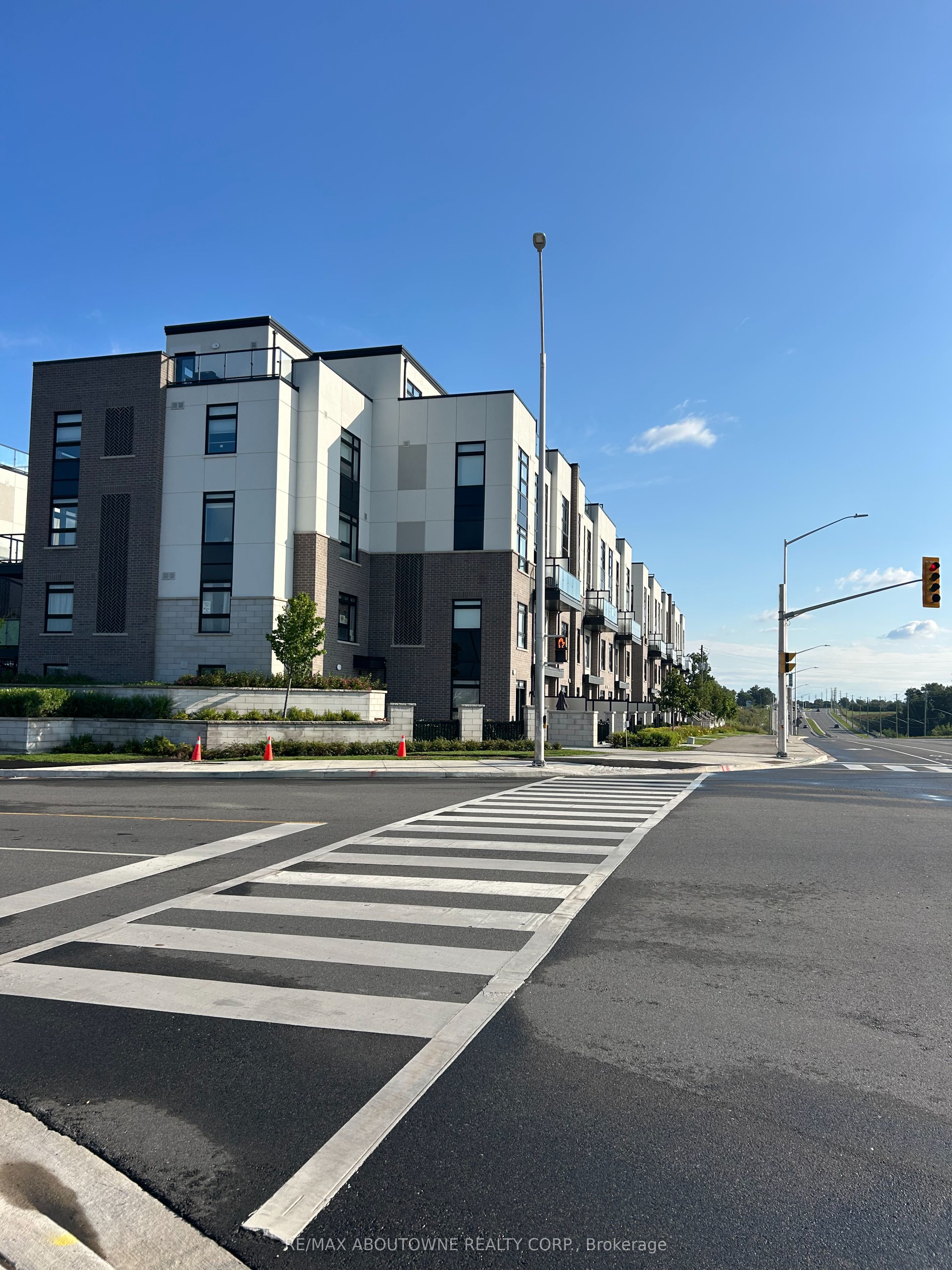 1581 Rose Way 106, Milton, ON L7M 0L8
