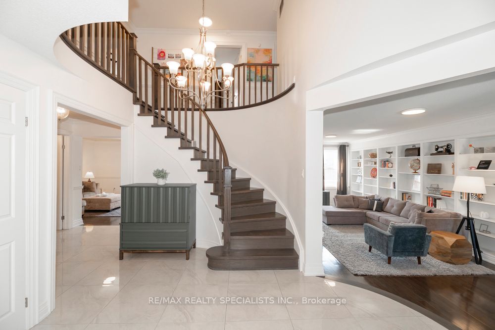 77 Leander Street, Brampton, ON L6S 3N5 photo 3