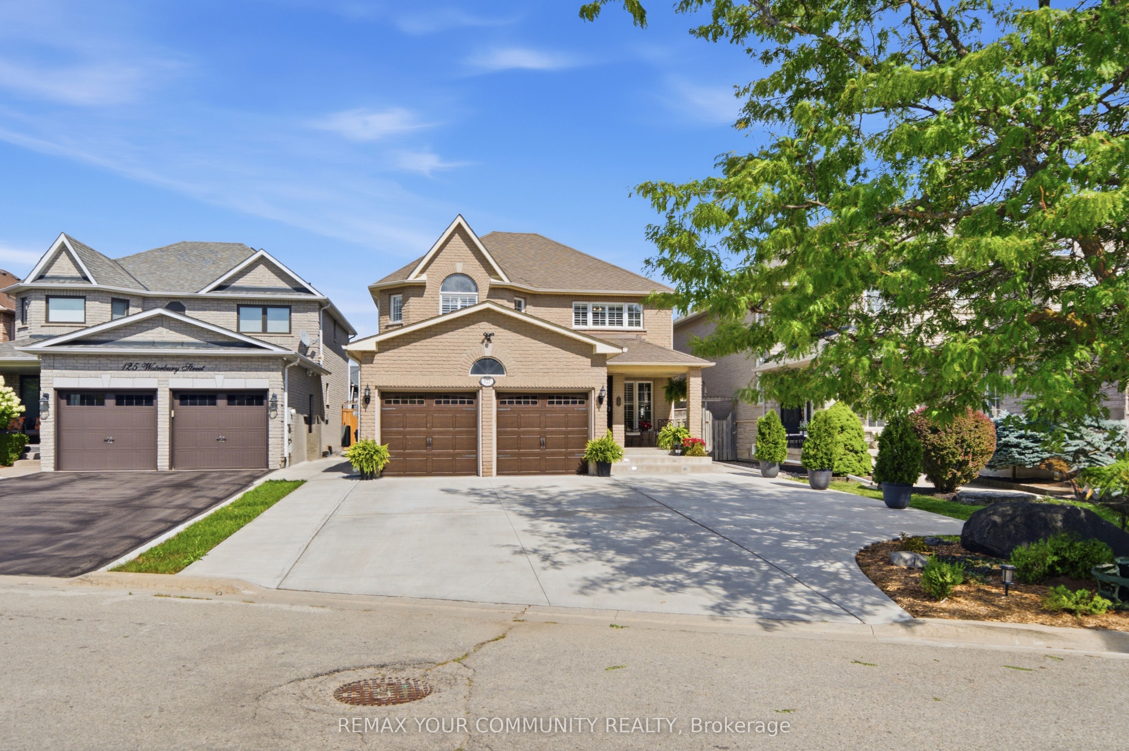 127 Waterbury Street, Caledon, ON L7E 2J1