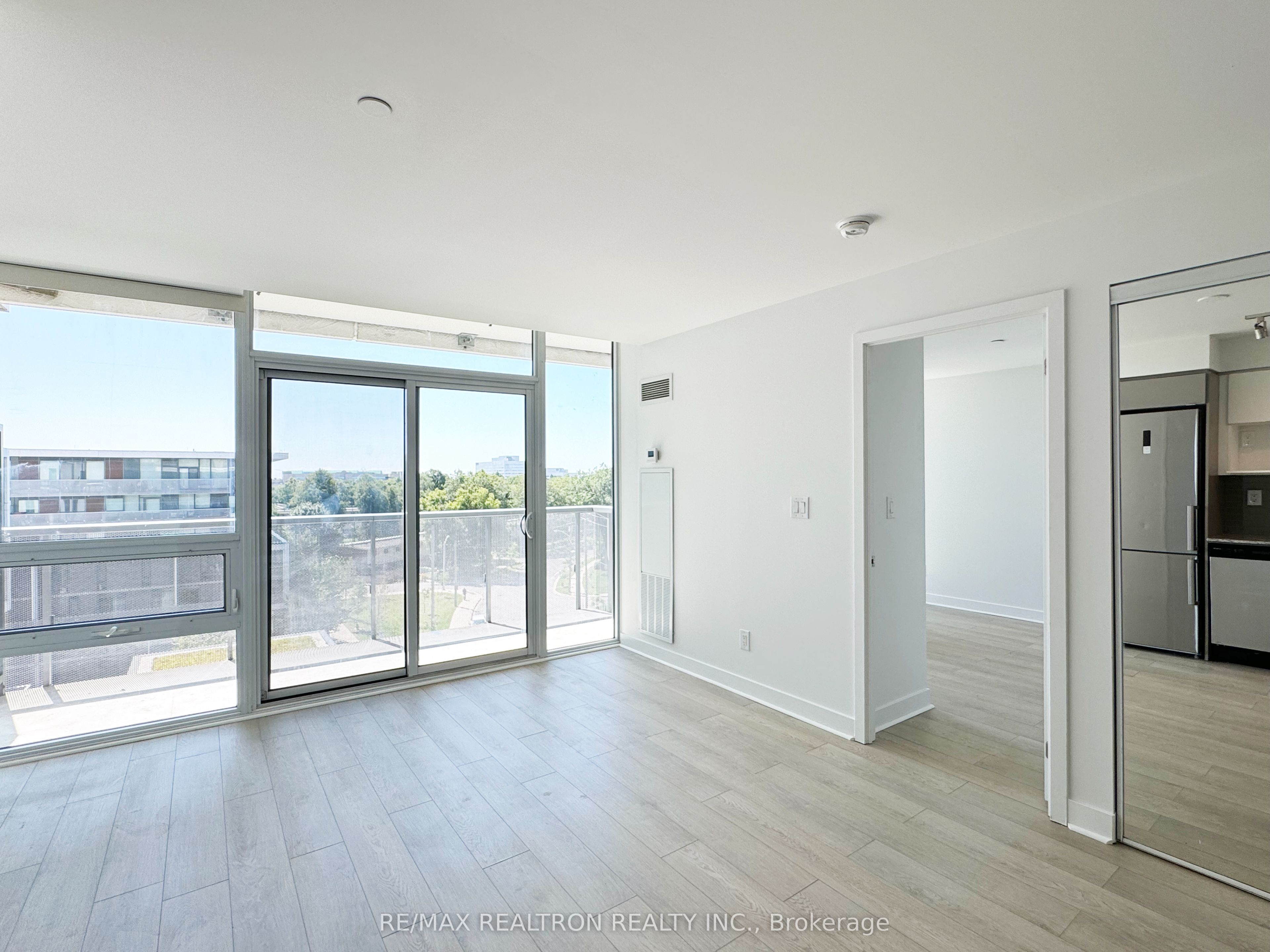 160 Flemington Road 715, Toronto, ON M6A 0A9 photo 3
