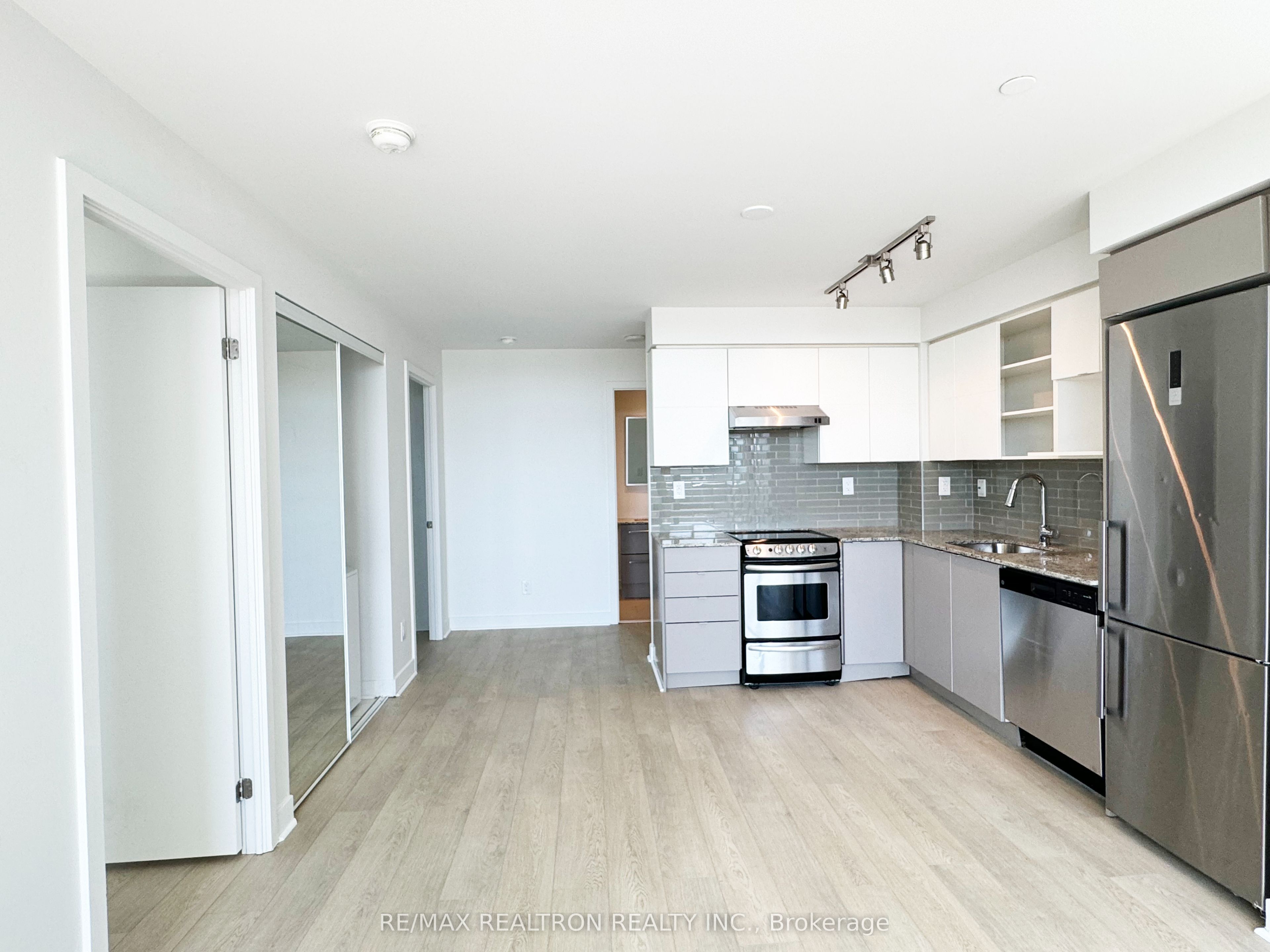 160 Flemington Road 715, Toronto, ON M6A 0A9 photo 4