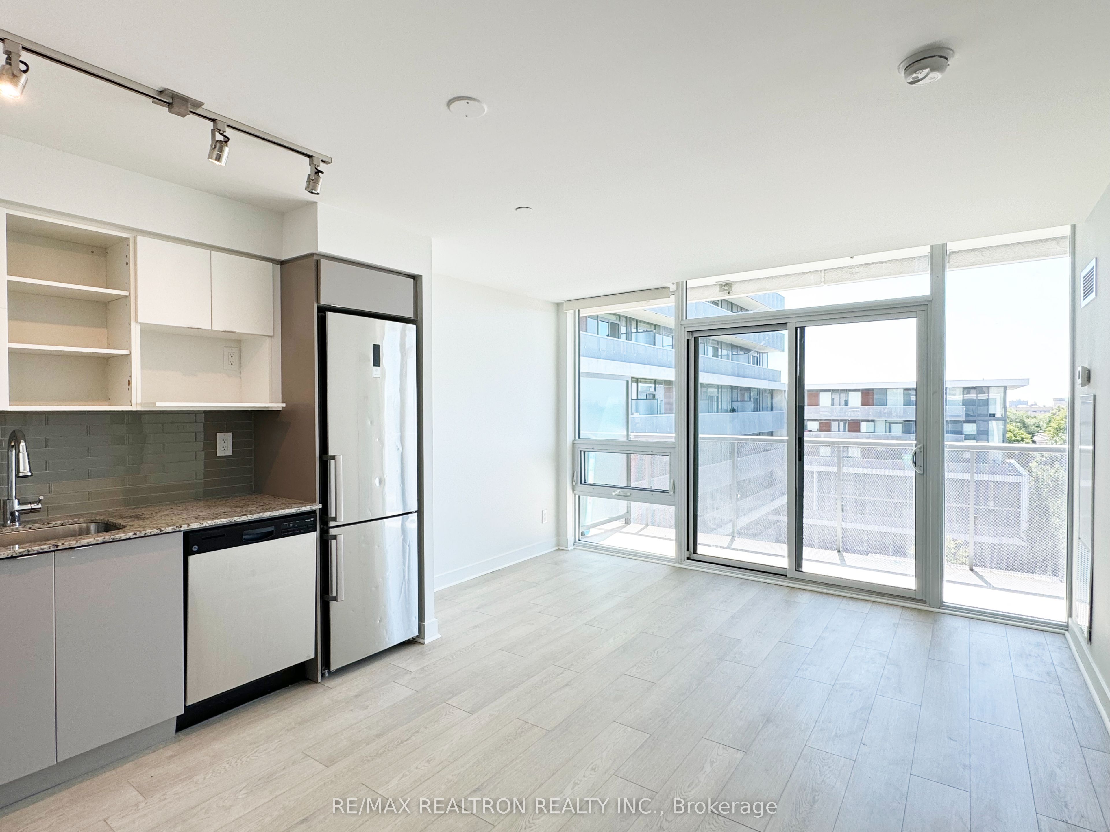 160 Flemington Road 715, Toronto, ON M6A 0A9 photo 5