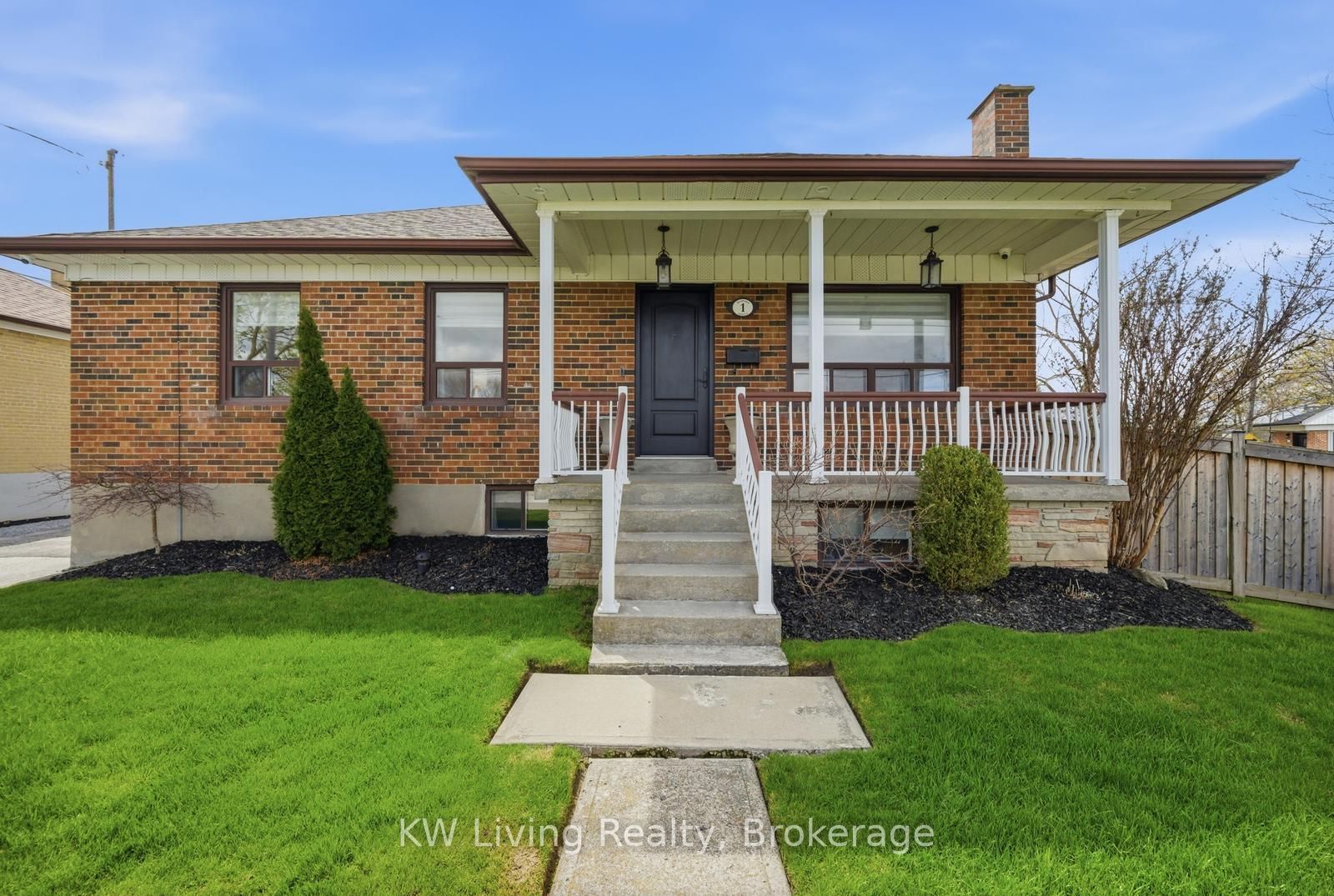 1 Bayford Avenue, Toronto, ON M3K 1W6