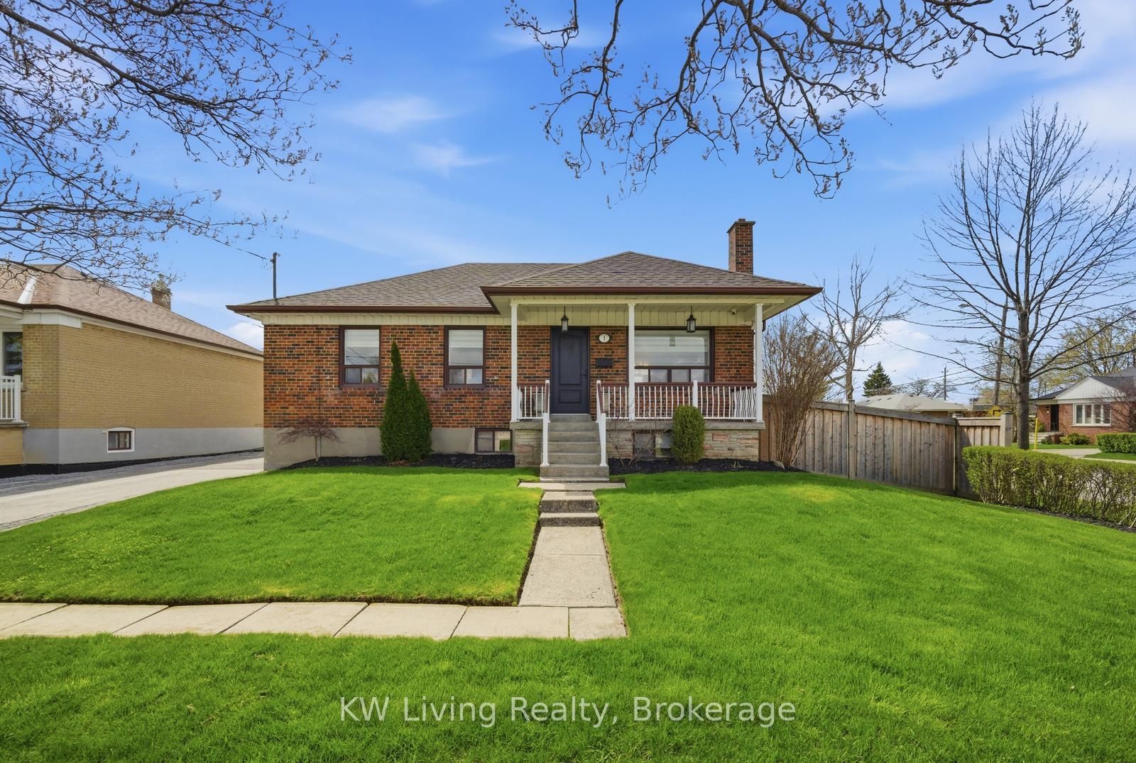 1 Bayford Avenue, Toronto, ON M3K 1W6 photo 2