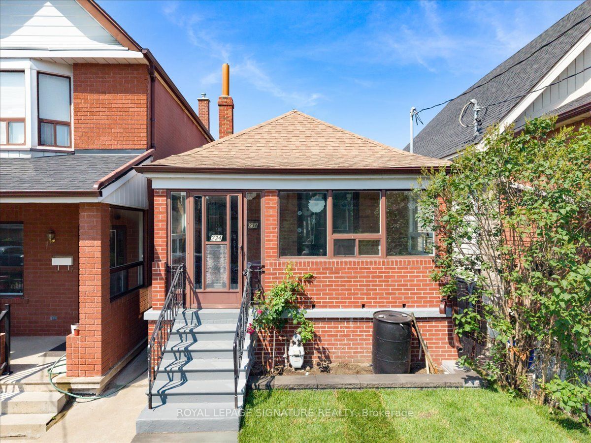 234 Nairn Avenue, Toronto, ON M6E 4H4 photo 2