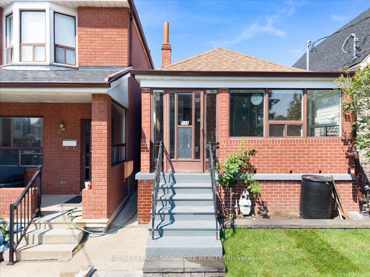 234 Nairn Avenue, Toronto, ON M6E 4H4 photo 3