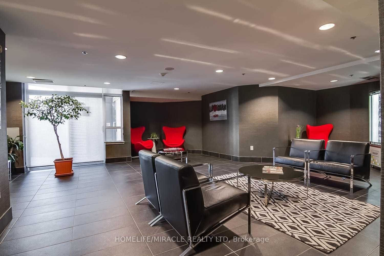 816 Lansdowne Avenue 423, Toronto, ON M6H 4K6 photo 2