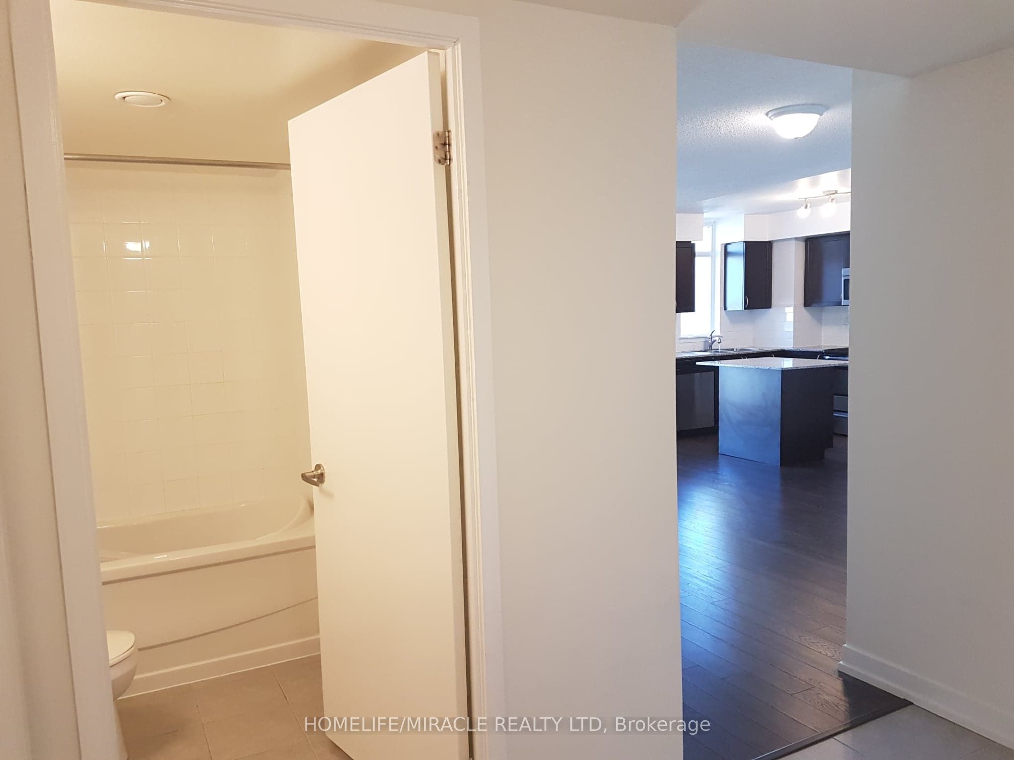 816 Lansdowne Avenue 423, Toronto, ON M6H 4K6 photo 4