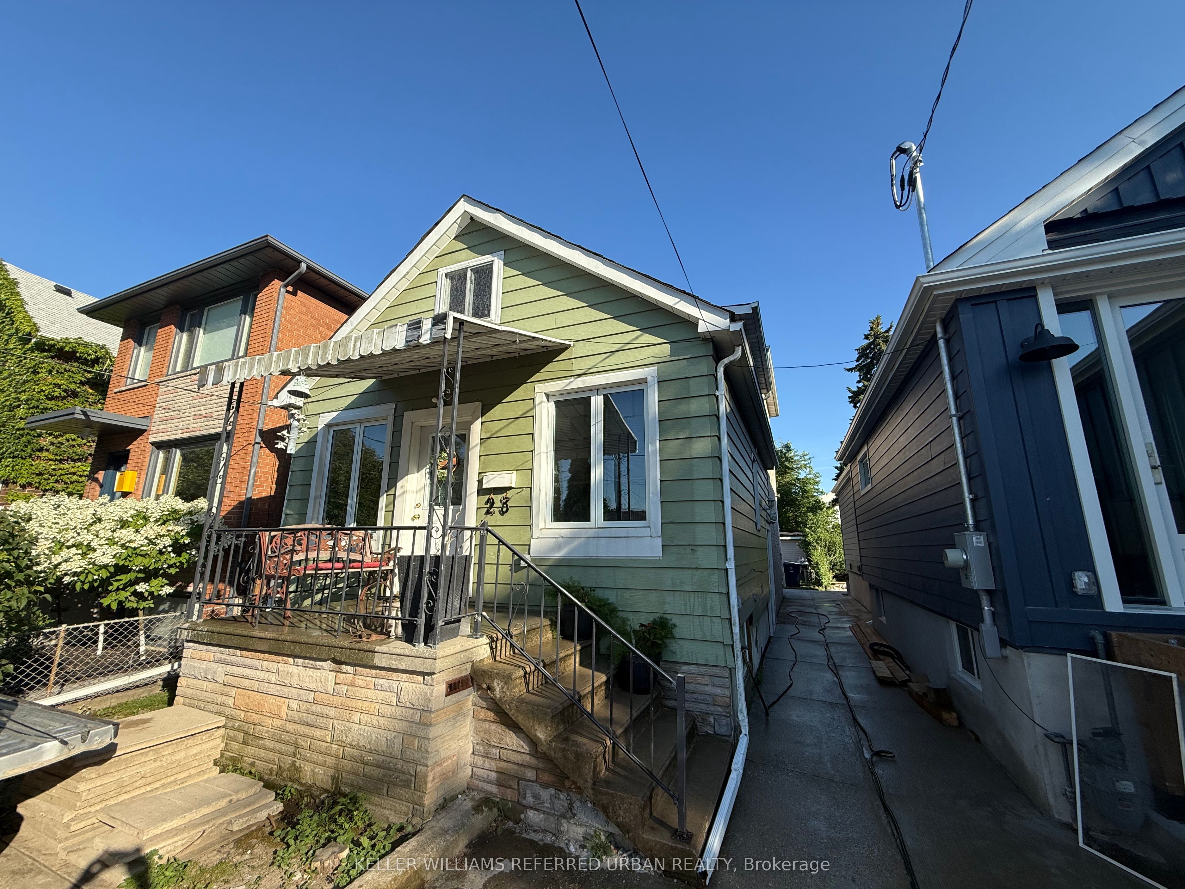 23 Algoma Street Bsmt, Toronto, ON M8Y 1C2