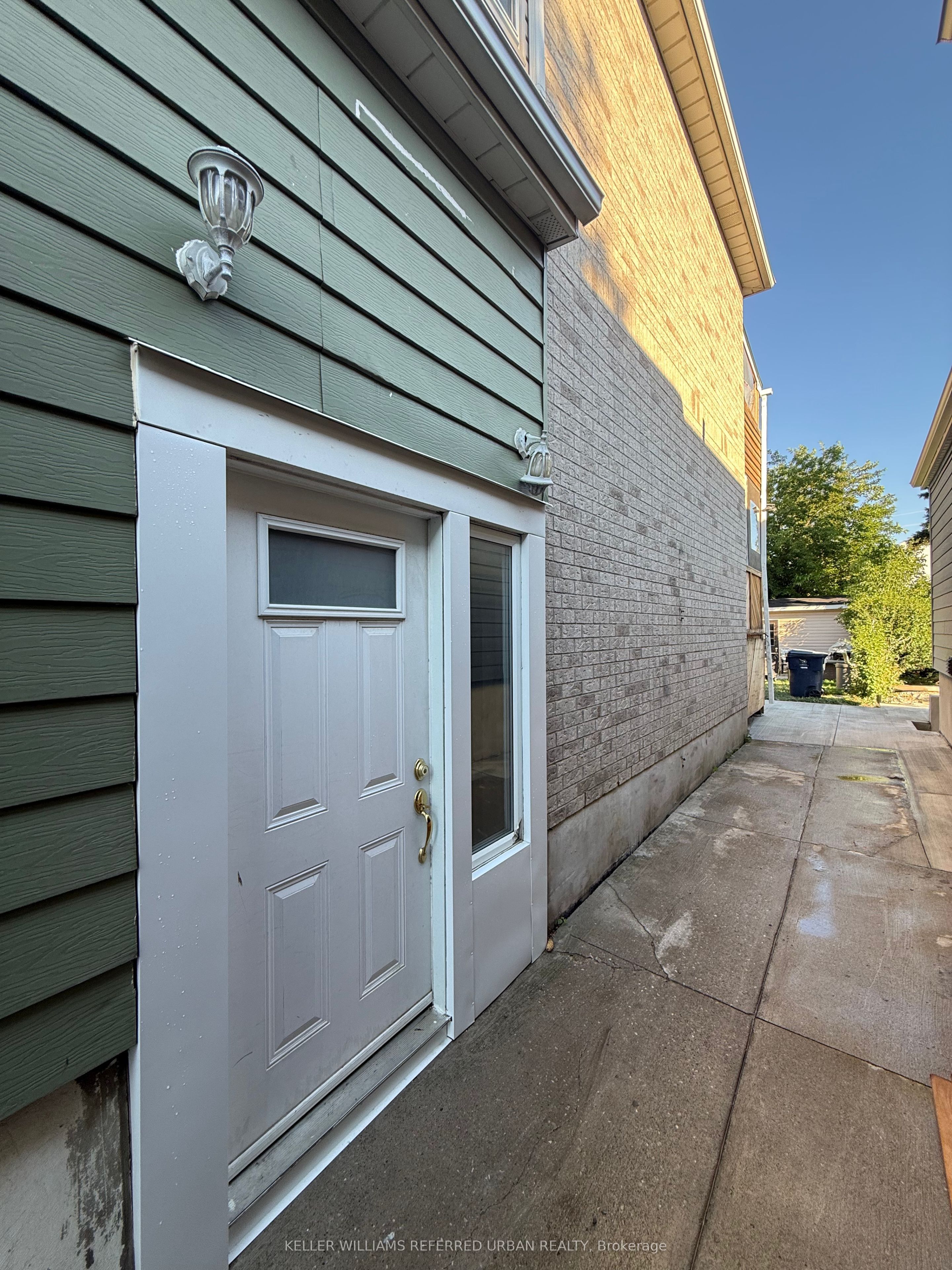 23 Algoma Street Bsmt, Toronto, ON M8Y 1C2 photo 2