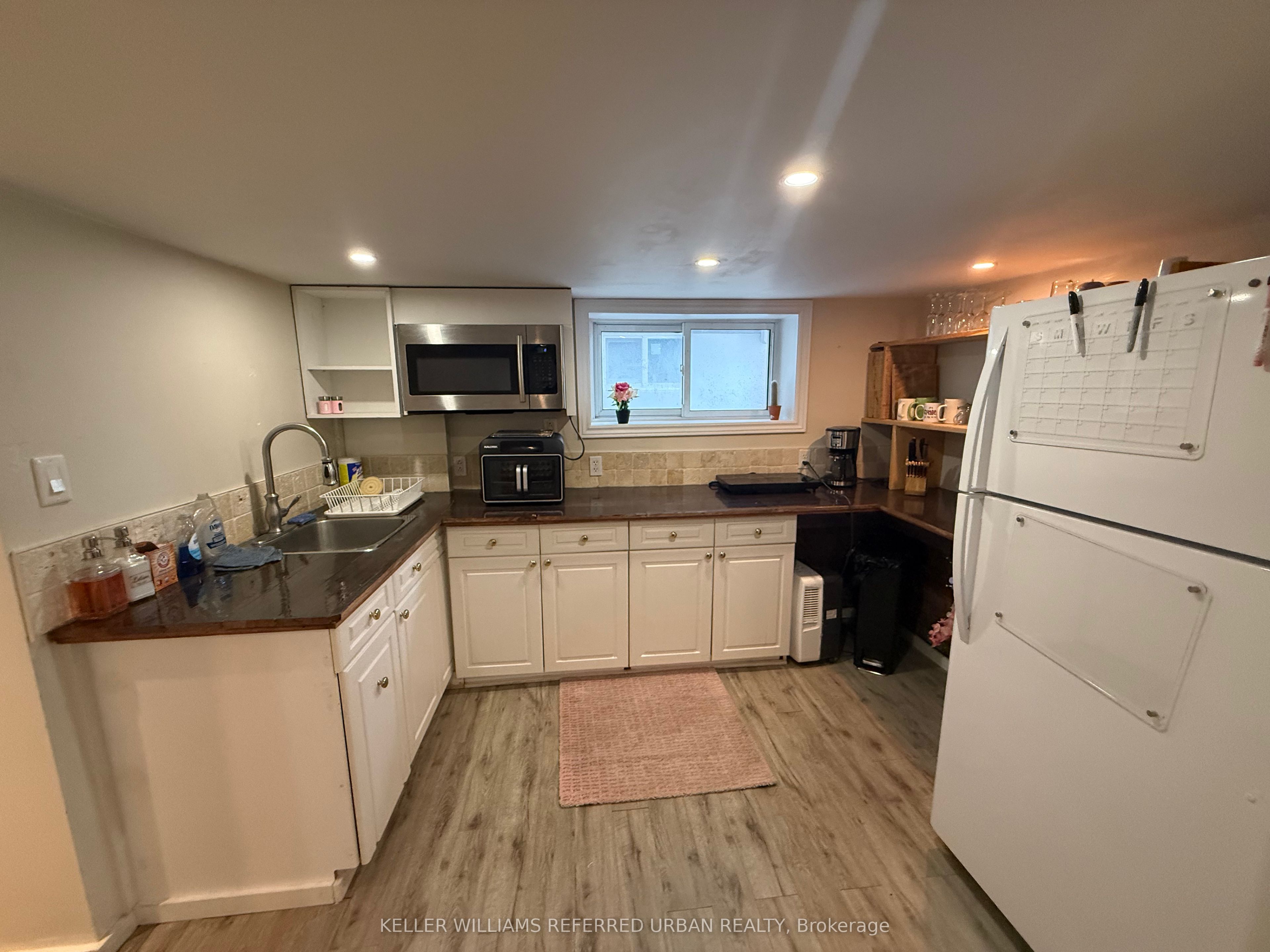 23 Algoma Street Bsmt, Toronto, ON M8Y 1C2 photo 3