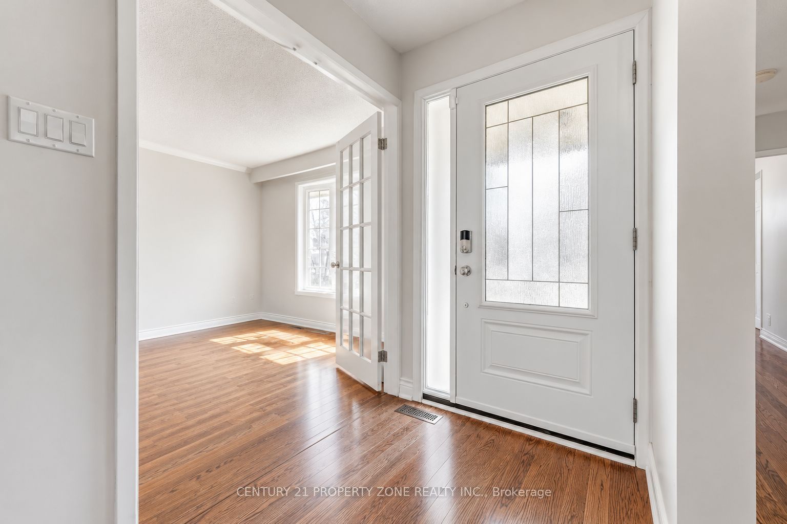 27 Madrid Crescent N, Brampton, ON L6S 2X5 photo 4