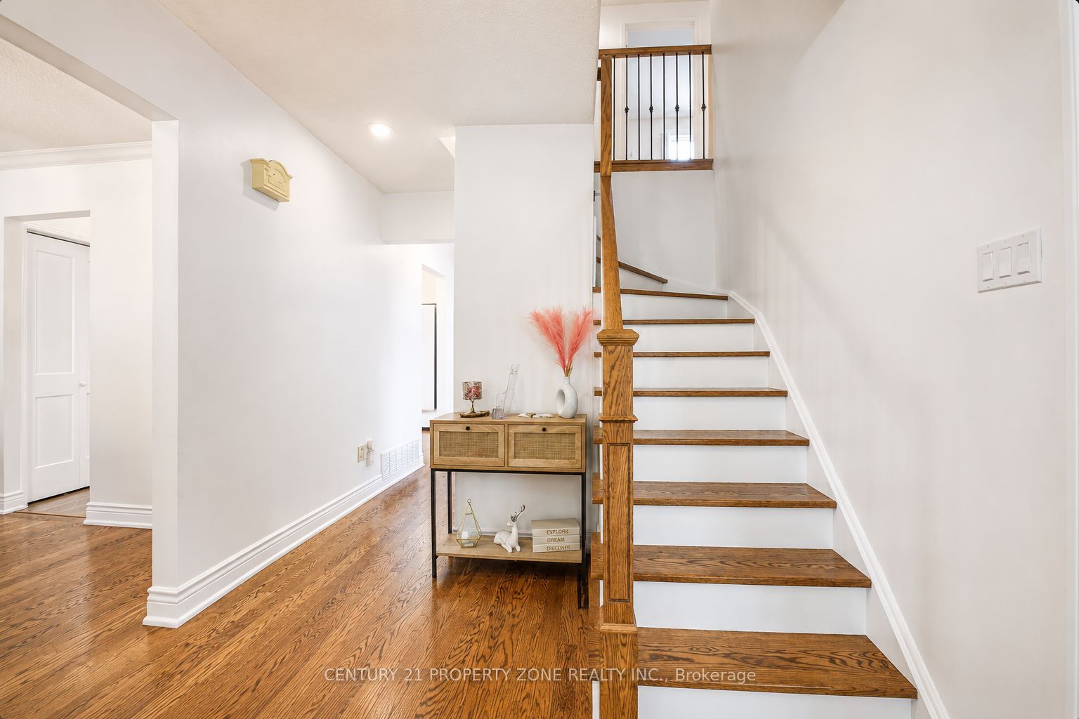 27 Madrid Crescent N, Brampton, ON L6S 2X5 photo 5